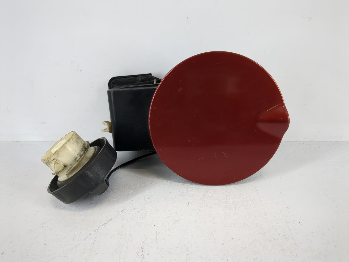 2007 Dodge Grand Caravan Fuel Tank Door Lid Gas Tank - Oemusedautoparts1.com