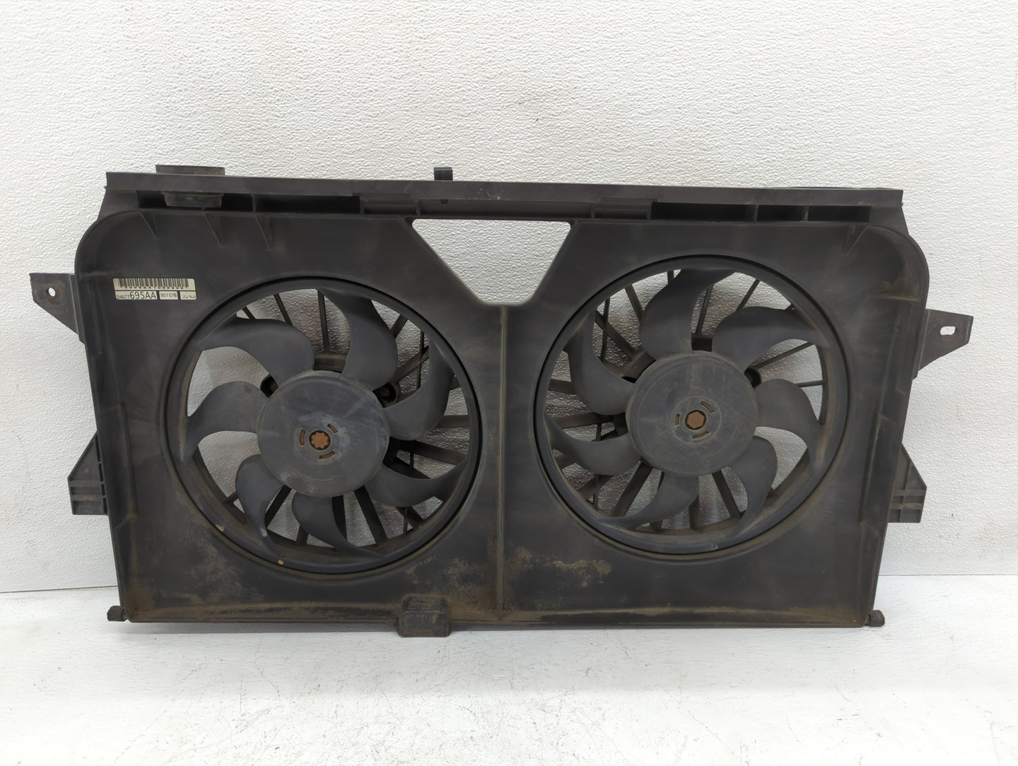 2007 Dodge Grand Caravan Electric Radiator Cooling Fan Motor Assembly P/N:T685AB9022 04677685AB Fits Fits 2005 2006 OEM Used