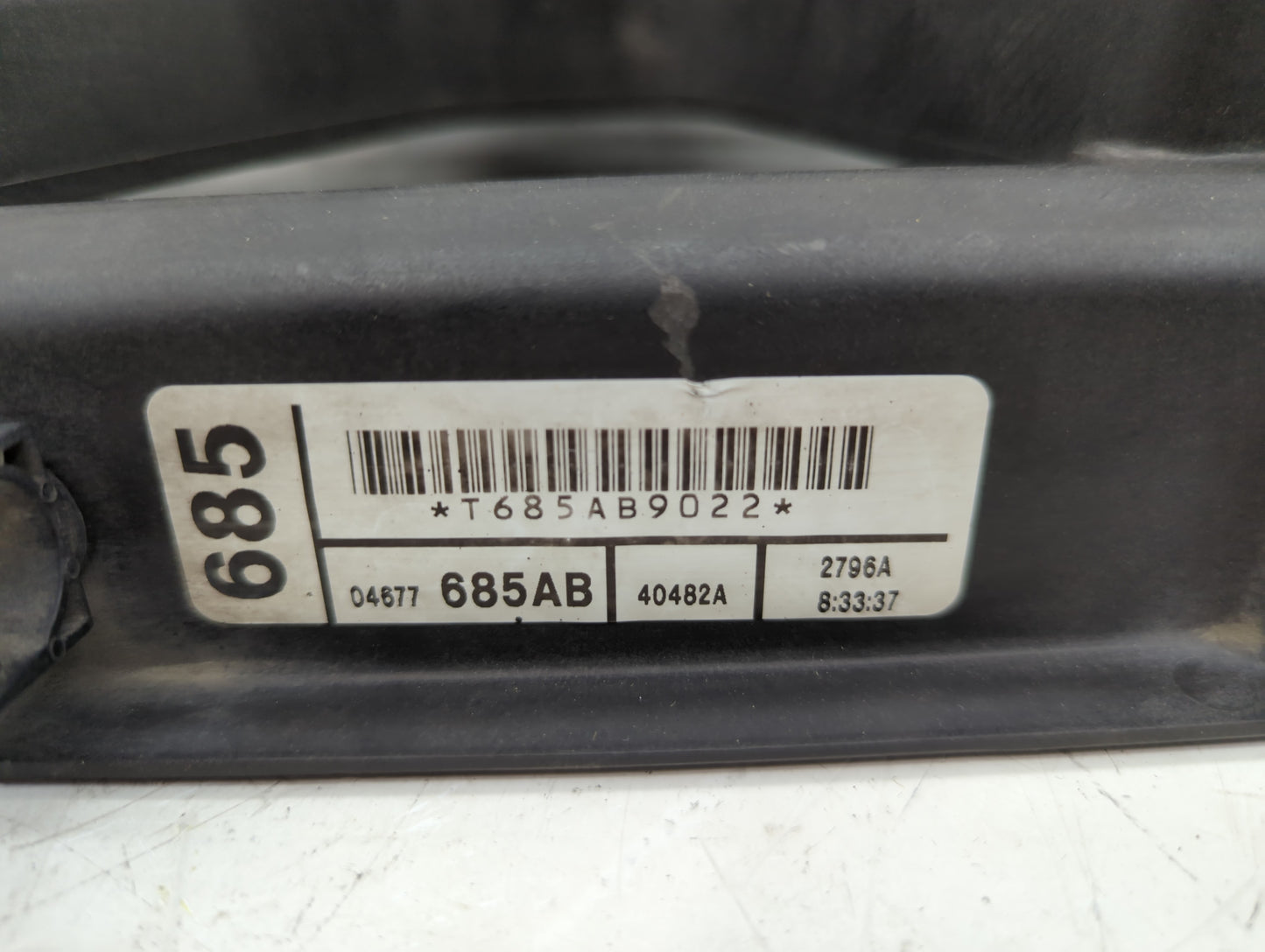 2007 Dodge Grand Caravan Electric Radiator Cooling Fan Motor Assembly P/N:T685AB9022 04677685AB Fits Fits 2005 2006 OEM Used