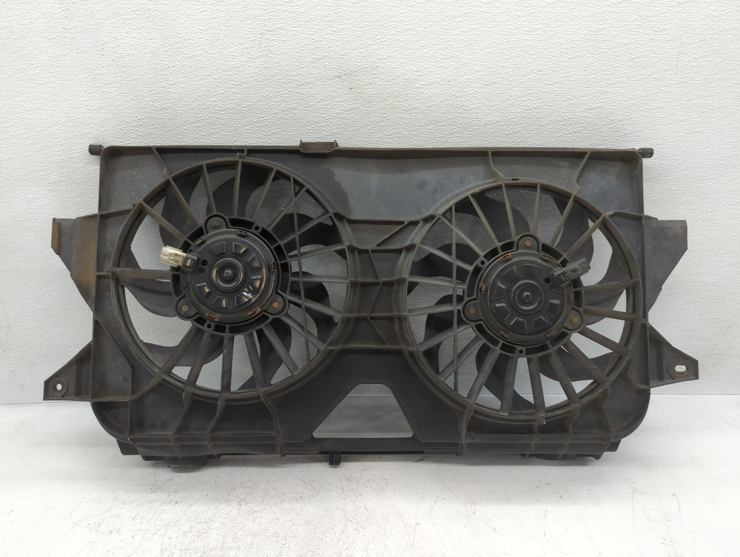 2007 Dodge Grand Caravan Electric Radiator Cooling Fan Motor Assembly P/N:T685AB9022 04677685AB Fits Fits 2005 2006 OEM Used