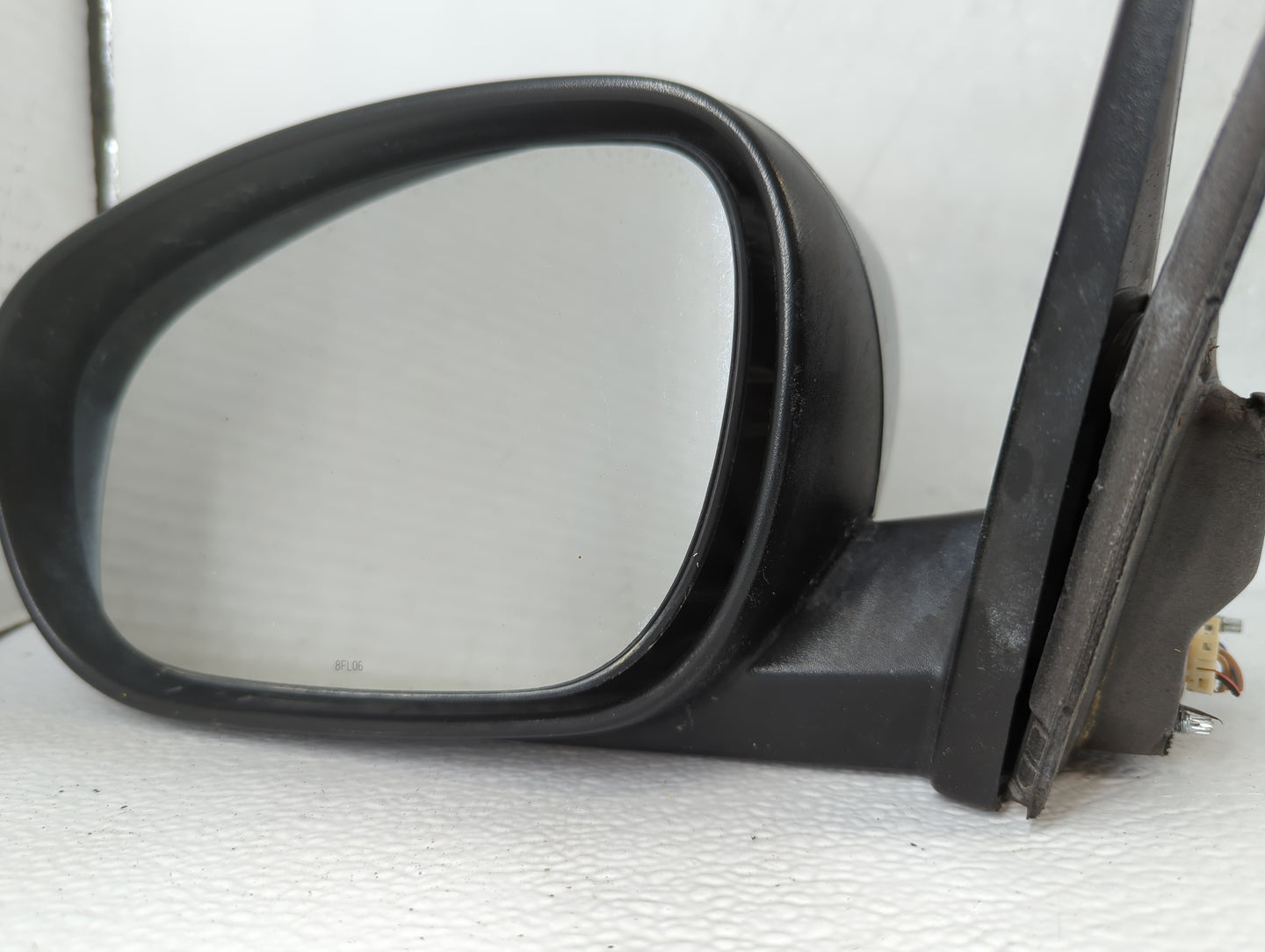 2006-2008 Dodge Magnum Driver Side View Mirror - Left Door Mirror OEM Used - Oemusedautoparts1.com