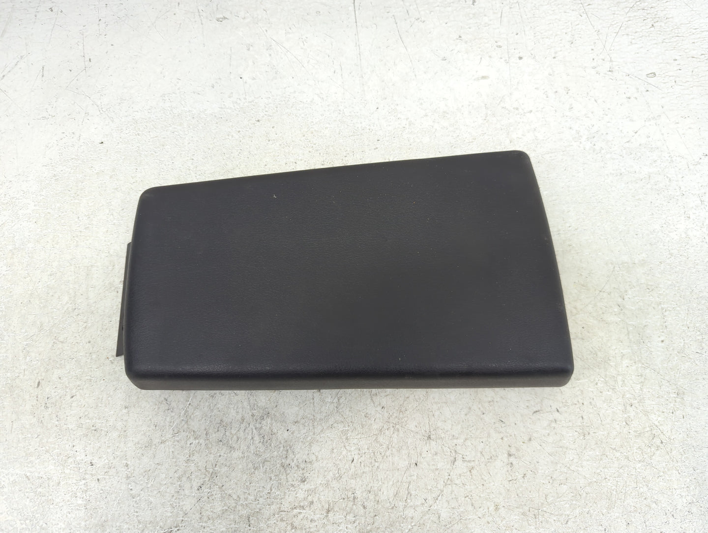 2007-2011 Dodge Nitro Center Console Armrest Cover Lid Fits Fits 2007 2008 2009 2010 2011 2012 OEM Used Auto Parts - Oemused