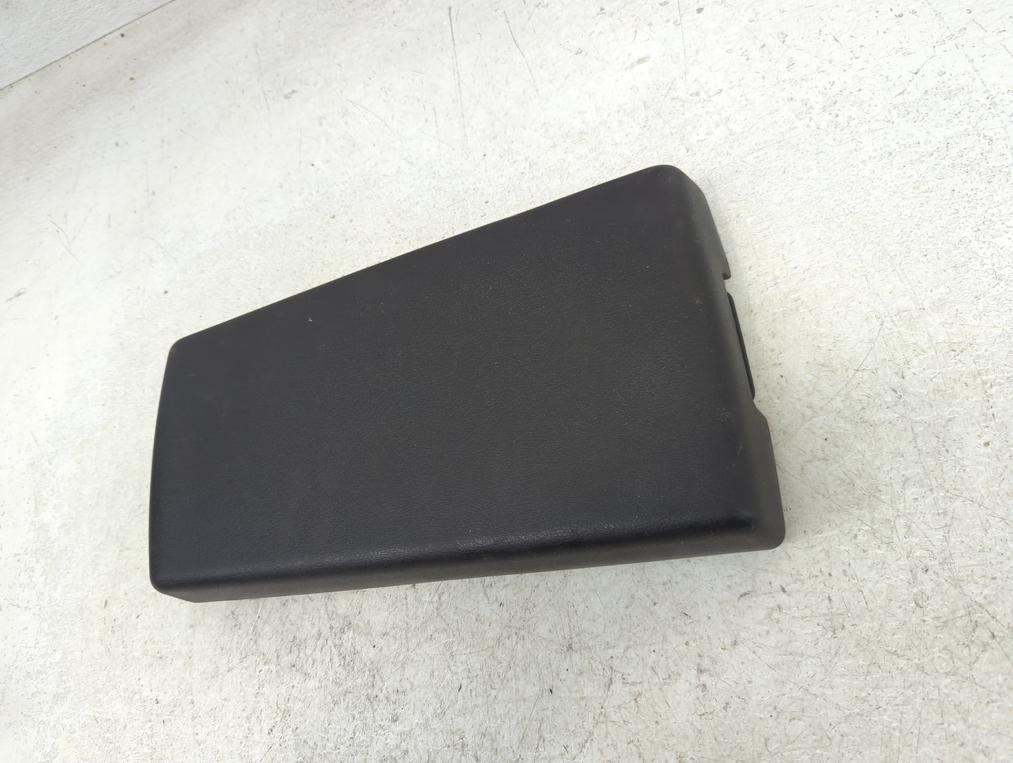 2007-2011 Dodge Nitro Center Console Armrest Cover Lid Fits Fits 2007 2008 2009 2010 2011 2012 OEM Used Auto Parts - Oemused