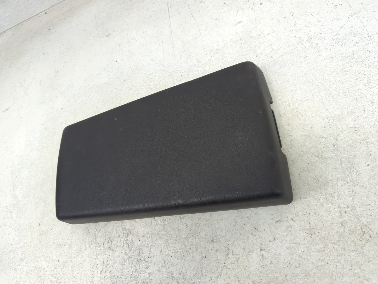 2007-2011 Dodge Nitro Center Console Armrest Cover Lid Fits Fits 2007 2008 2009 2010 2011 2012 OEM Used Auto Parts - Oemused
