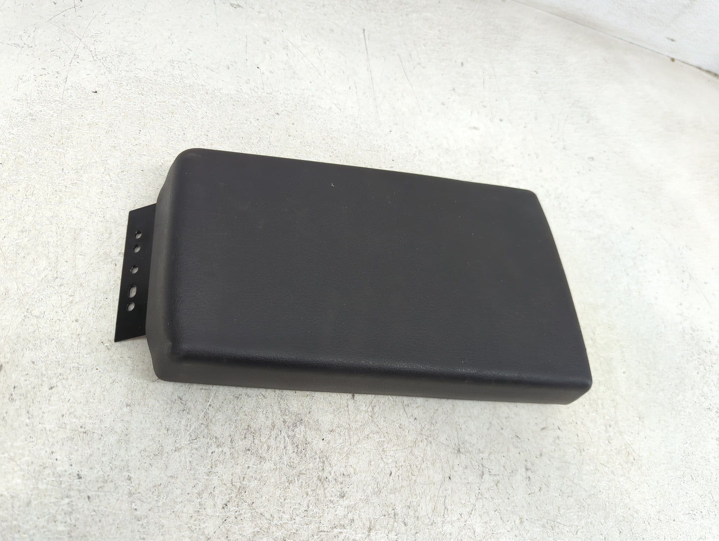 2007-2011 Dodge Nitro Center Console Armrest Cover Lid Fits Fits 2007 2008 2009 2010 2011 2012 OEM Used Auto Parts - Oemused
