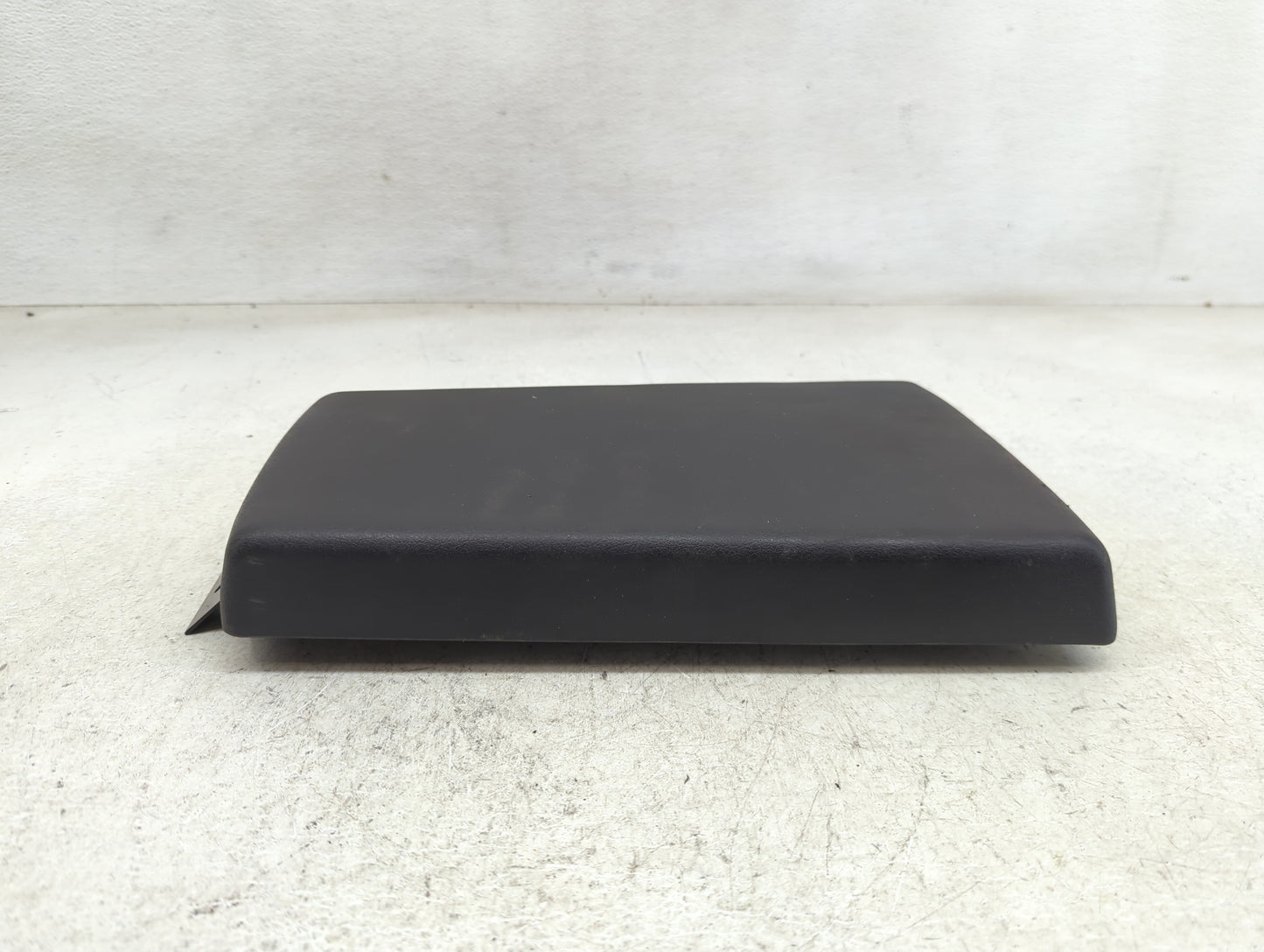 2007-2011 Dodge Nitro Center Console Armrest Cover Lid Fits Fits 2007 2008 2009 2010 2011 2012 OEM Used Auto Parts - Oemused