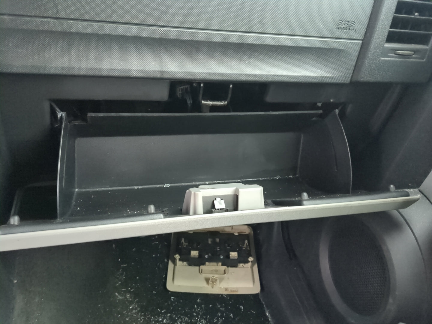 2007 Dodge Nitro Passenger Glove Box Door Storage Compartment - Oemusedautoparts1.com