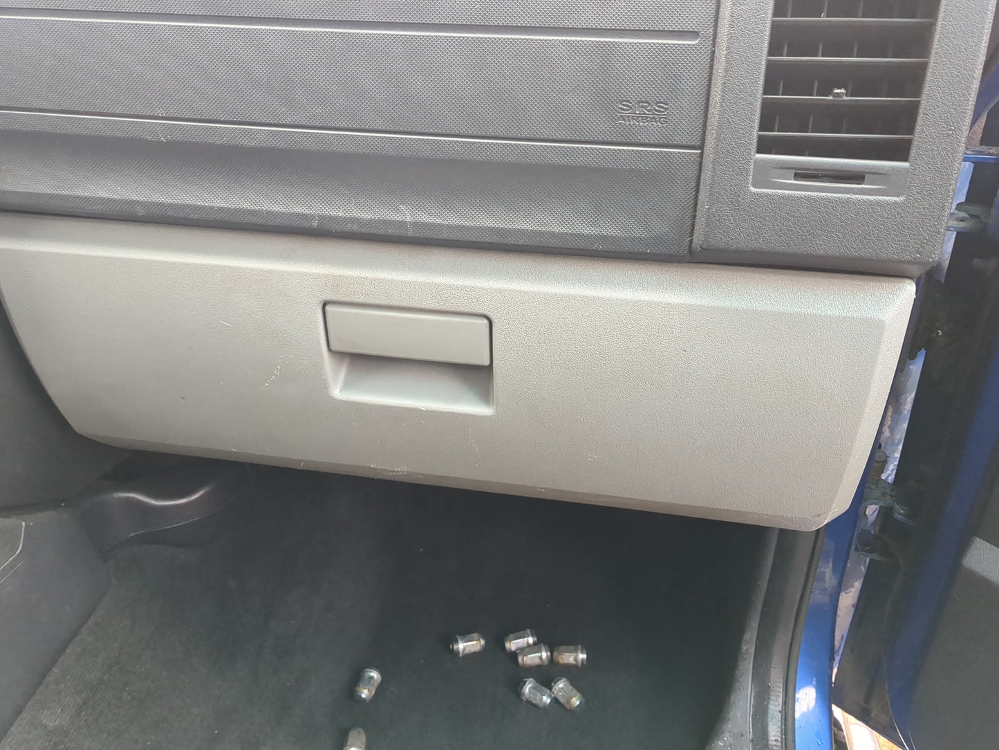 2007 Dodge Nitro Passenger Glove Box Door Storage Compartment - Oemusedautoparts1.com
