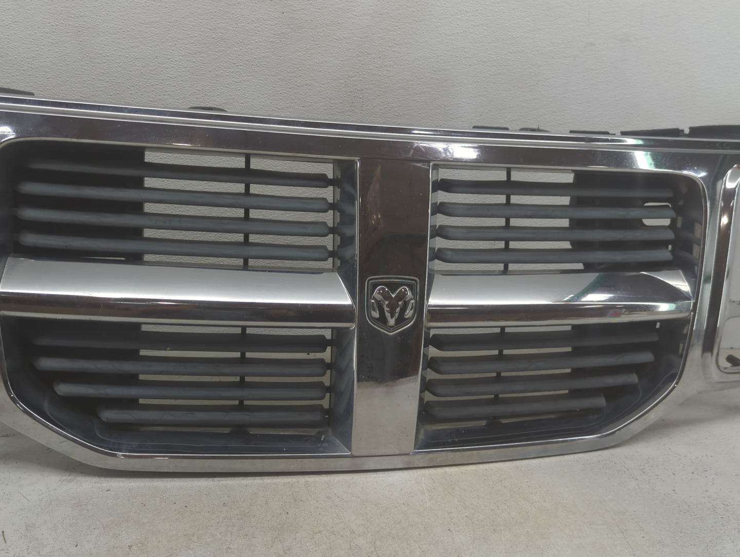 2007-2011 Dodge Nitro Front Grille Bumper Not Included - Oemusedautoparts1.com