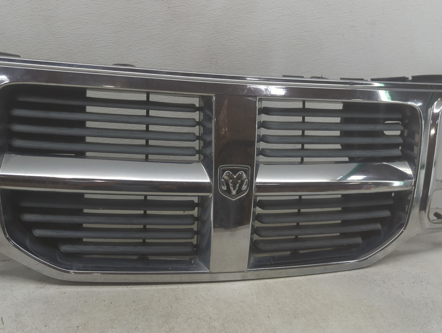 2007-2011 Dodge Nitro Front Grille Bumper Not Included - Oemusedautoparts1.com