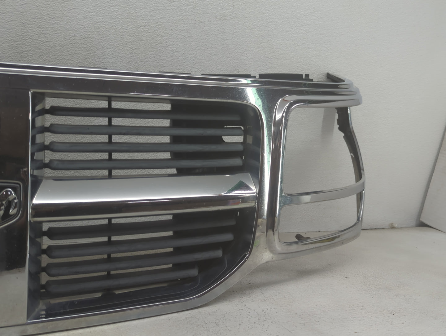 2007-2011 Dodge Nitro Front Grille Bumper Not Included - Oemusedautoparts1.com