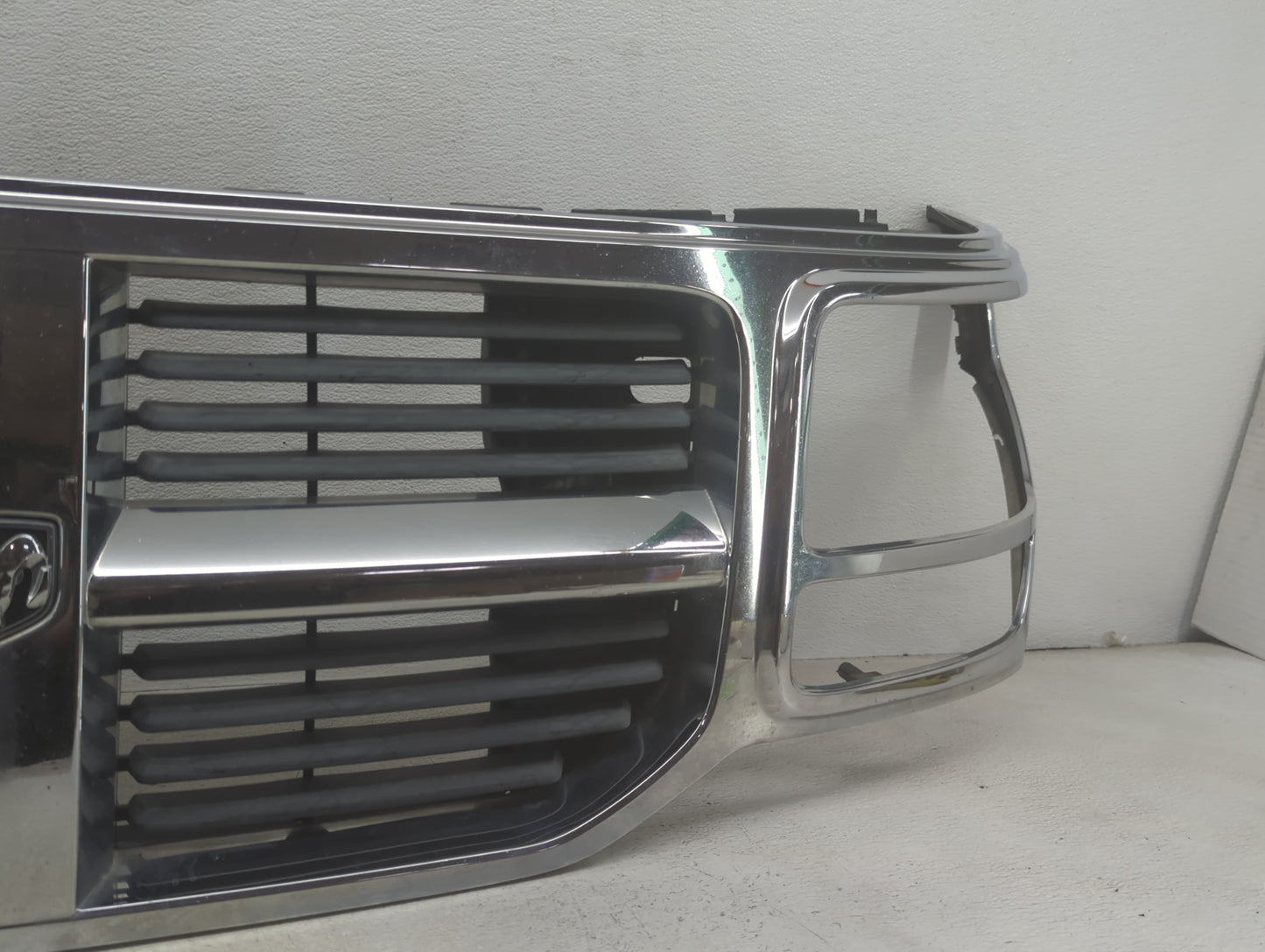 2007-2011 Dodge Nitro Front Grille Bumper Not Included - Oemusedautoparts1.com
