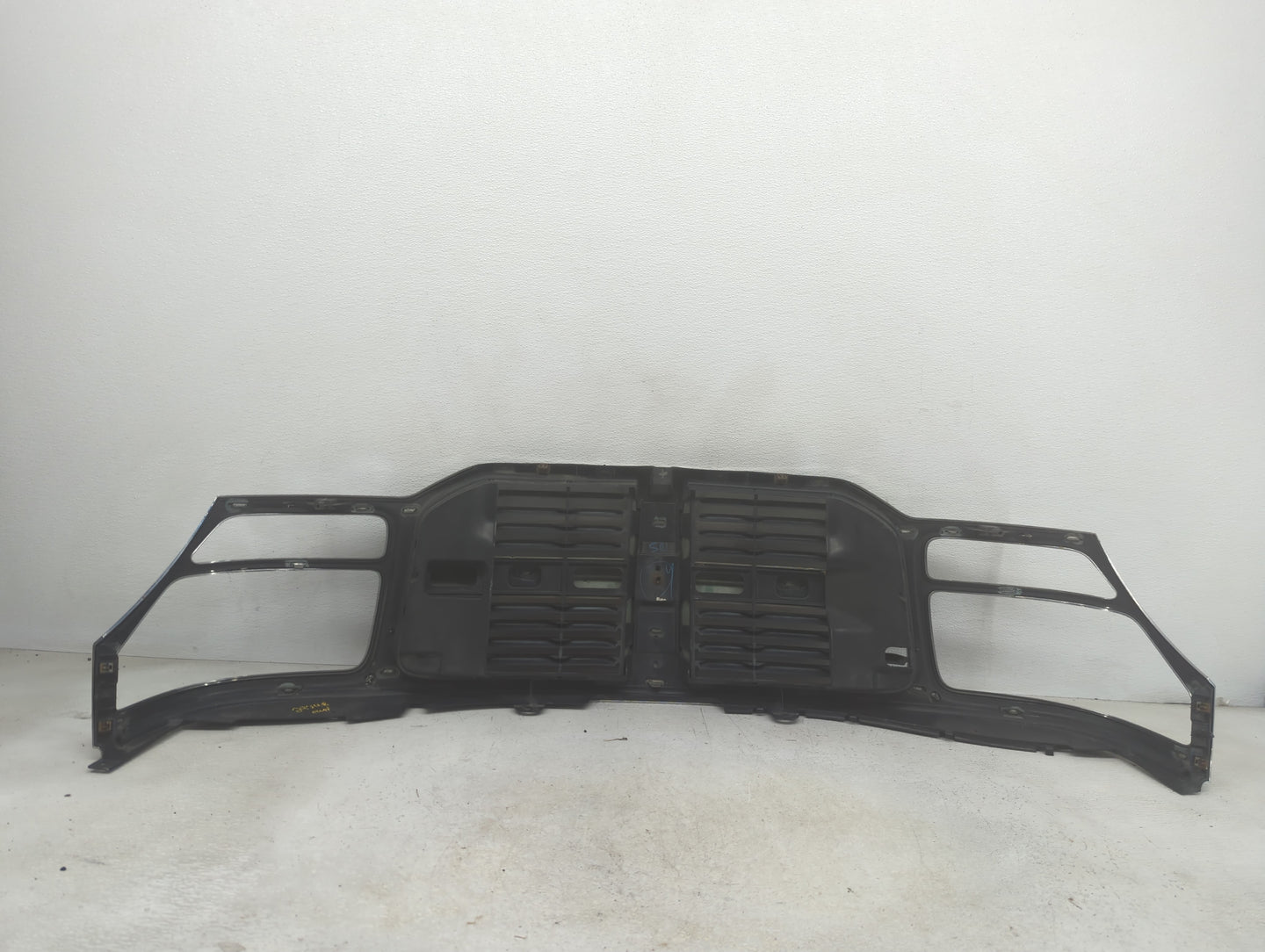 2007-2011 Dodge Nitro Front Grille Bumper Not Included - Oemusedautoparts1.com