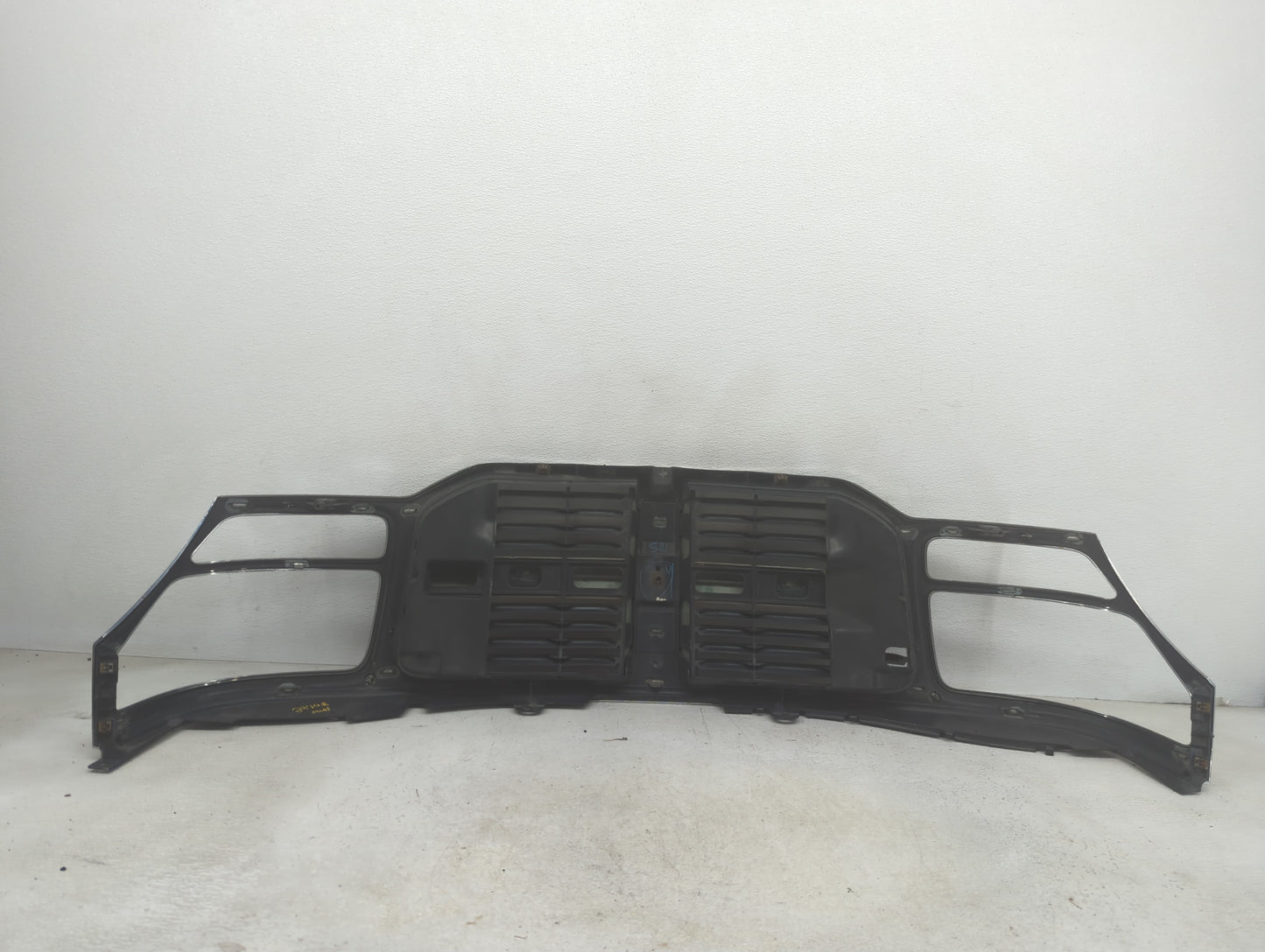 2007-2011 Dodge Nitro Front Grille Bumper Not Included - Oemusedautoparts1.com