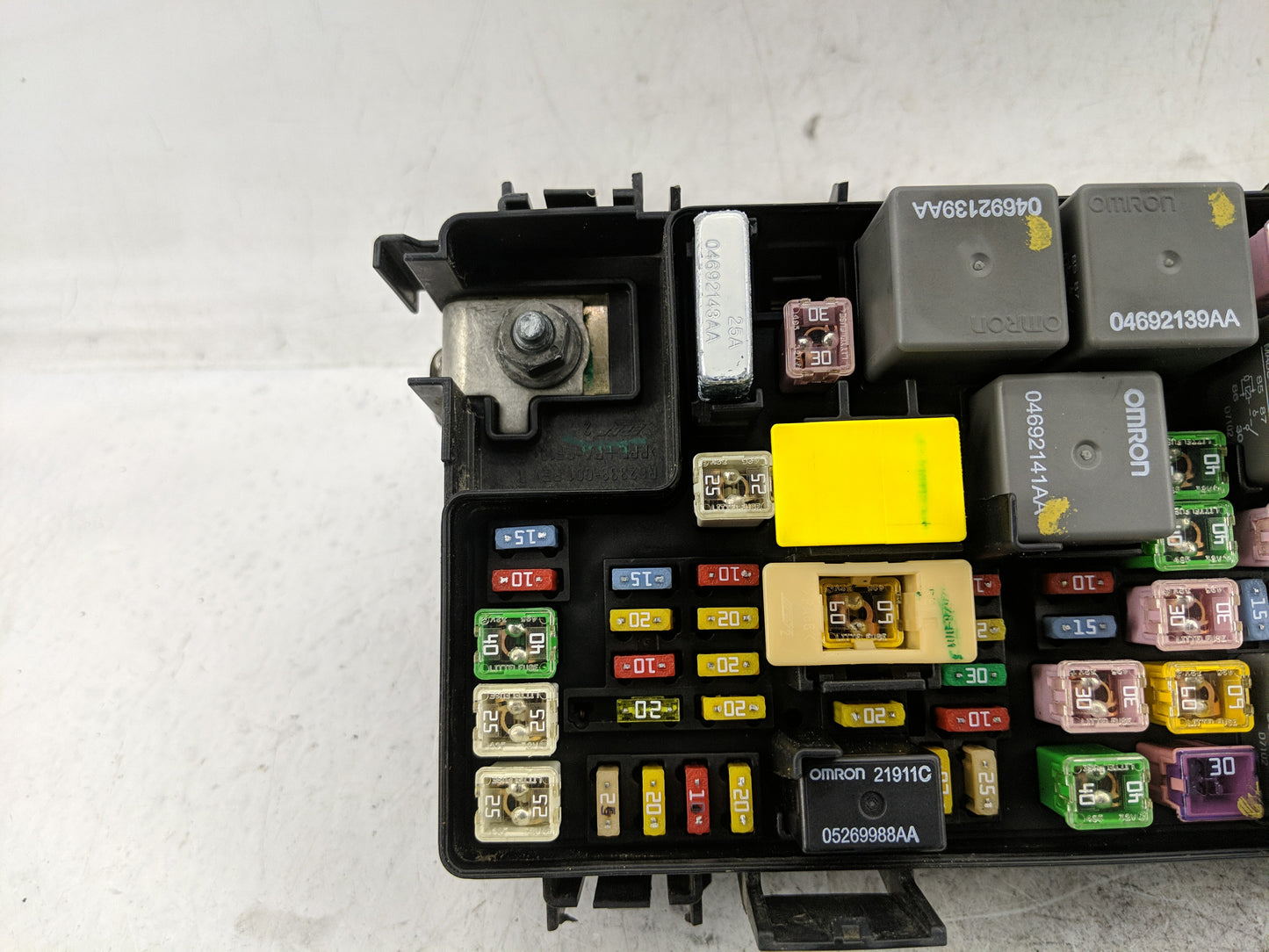 2007-2007 Dodge Nitro Fusebox Fuse Box Relay Module Tipm Kad09c02b5 - Oemusedautoparts1.com