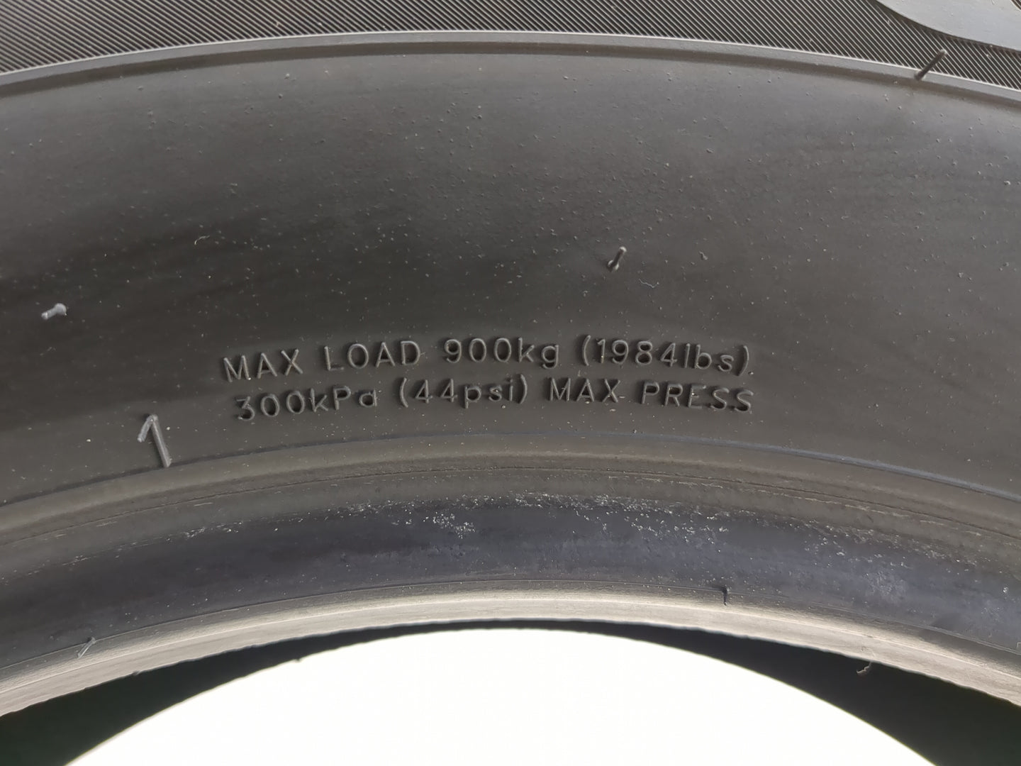 Used Tire 235/65R17 GT RADIAL MAXTOUR LX 104H - Tread Depth 9/32 - Oemusedautoparts1.com