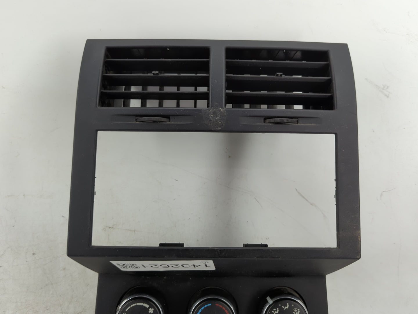 2007 Dodge Nitro Climate Control Module Temperature AC/Heater Replacement P/N:P55111802AE Fits OEM Used Auto Parts - Oemused