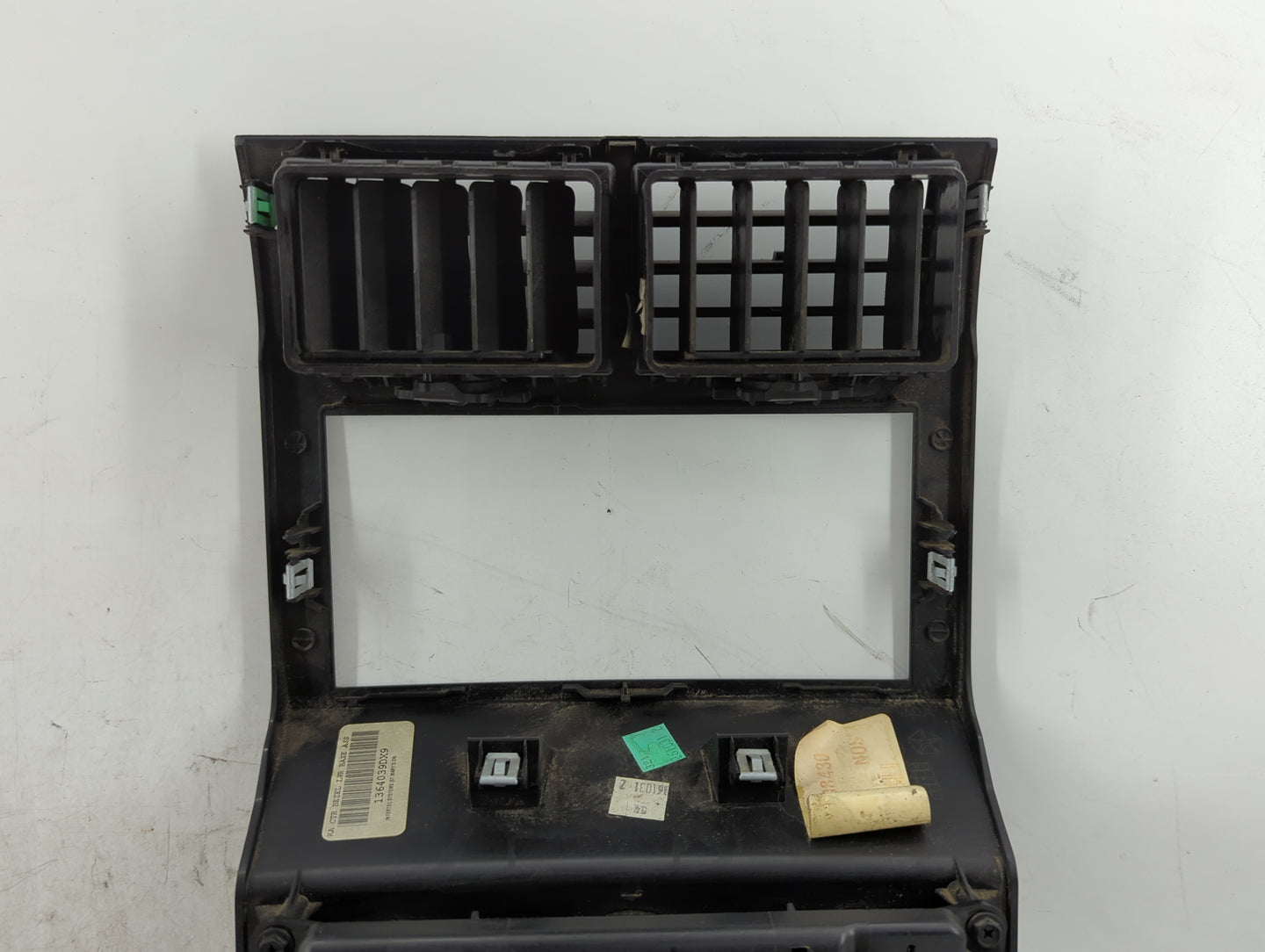2007 Dodge Nitro Climate Control Module Temperature AC/Heater Replacement P/N:P55111802AE Fits OEM Used Auto Parts - Oemused