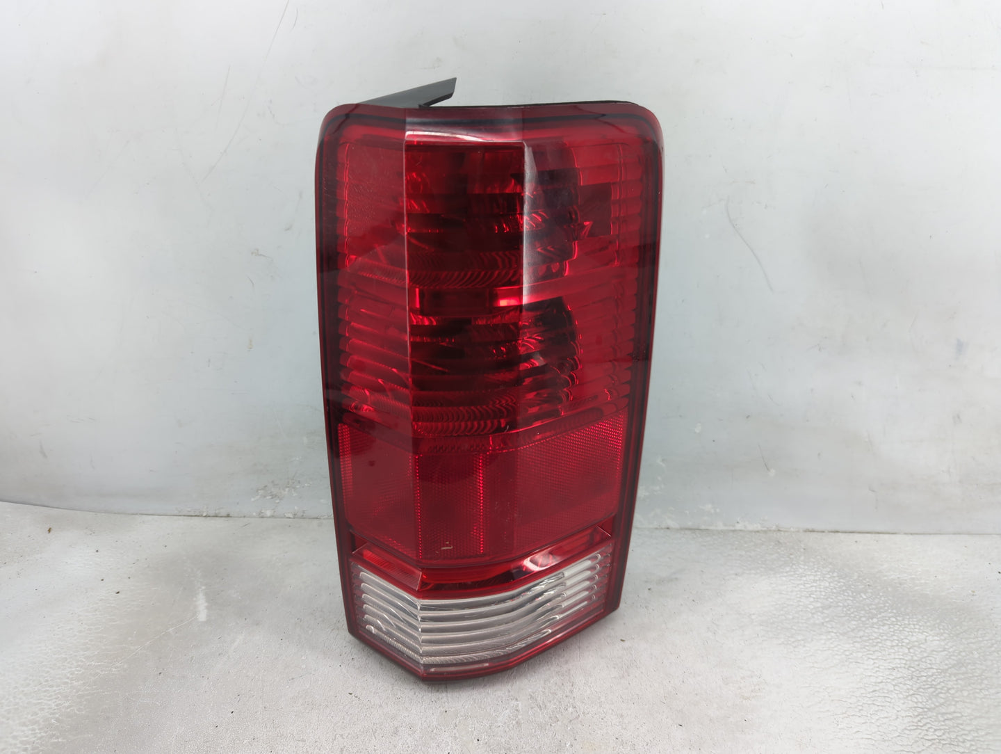 2007-2011 Dodge Nitro Tail Light Assembly Passenger Right OEM P/N:55157150AG Fits Fits 2007 2008 2009 2010 2011 OEM Used Aut