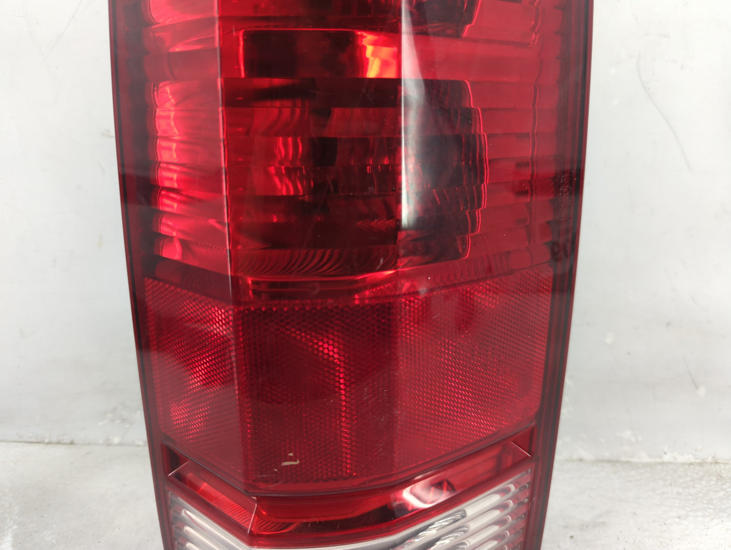 2007-2011 Dodge Nitro Tail Light Assembly Passenger Right OEM P/N:55157150AG Fits Fits 2007 2008 2009 2010 2011 OEM Used Aut