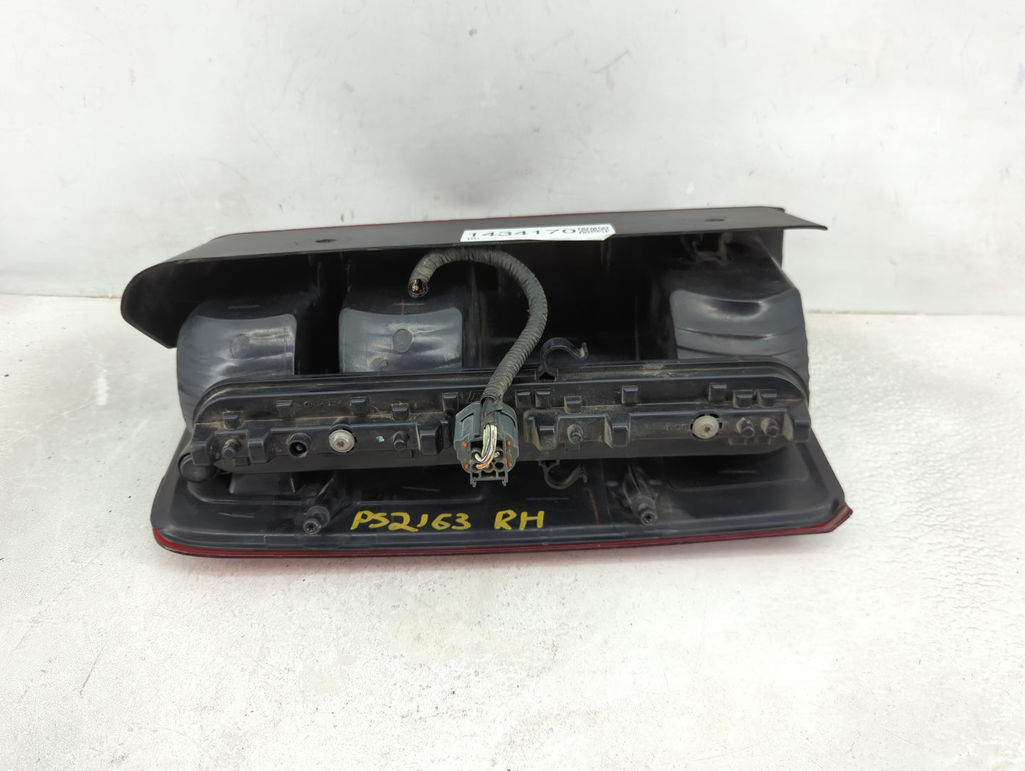 2007-2011 Dodge Nitro Tail Light Assembly Passenger Right OEM P/N:55157150AG Fits Fits 2007 2008 2009 2010 2011 OEM Used Aut