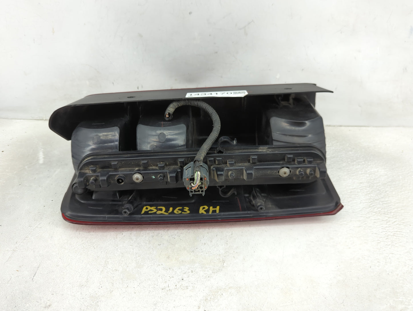 2007-2011 Dodge Nitro Tail Light Assembly Passenger Right OEM P/N:55157150AG Fits Fits 2007 2008 2009 2010 2011 OEM Used Aut