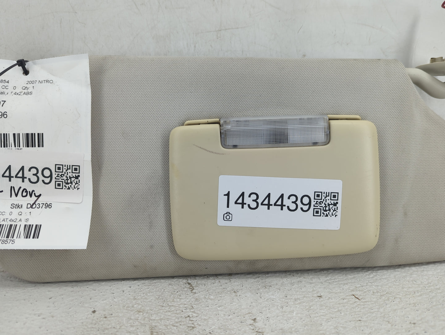 2007-2011 Dodge Nitro Sun Visor Shade Replacement Passenger Right Mirror Fits Fits 2007 2008 2009 2010 2011 OEM Used Auto Pa