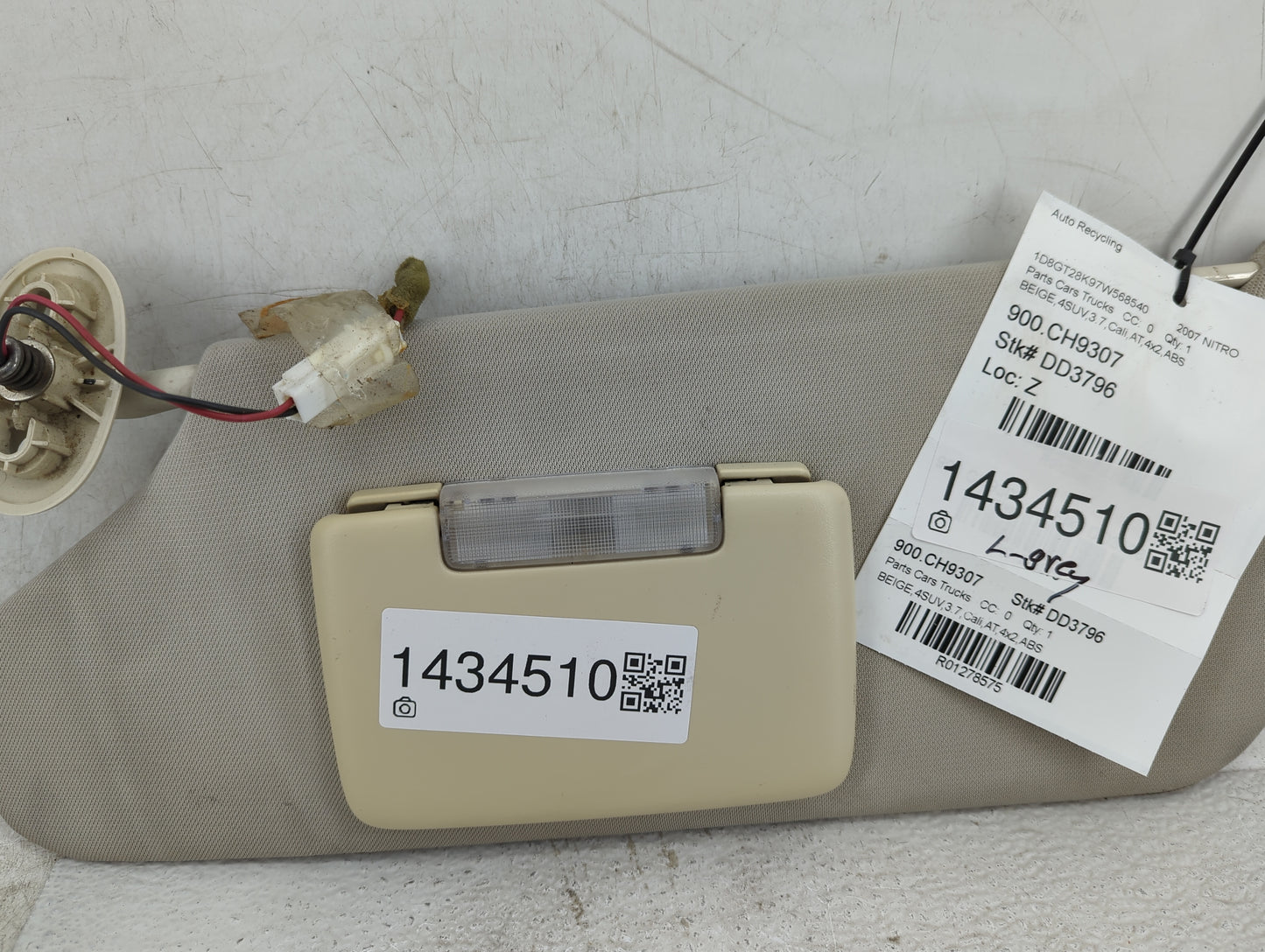 2007 Dodge Nitro Sun Visor Shade Replacement Passenger Right Mirror Fits OEM Used Auto Parts - Oemusedautoparts1.com