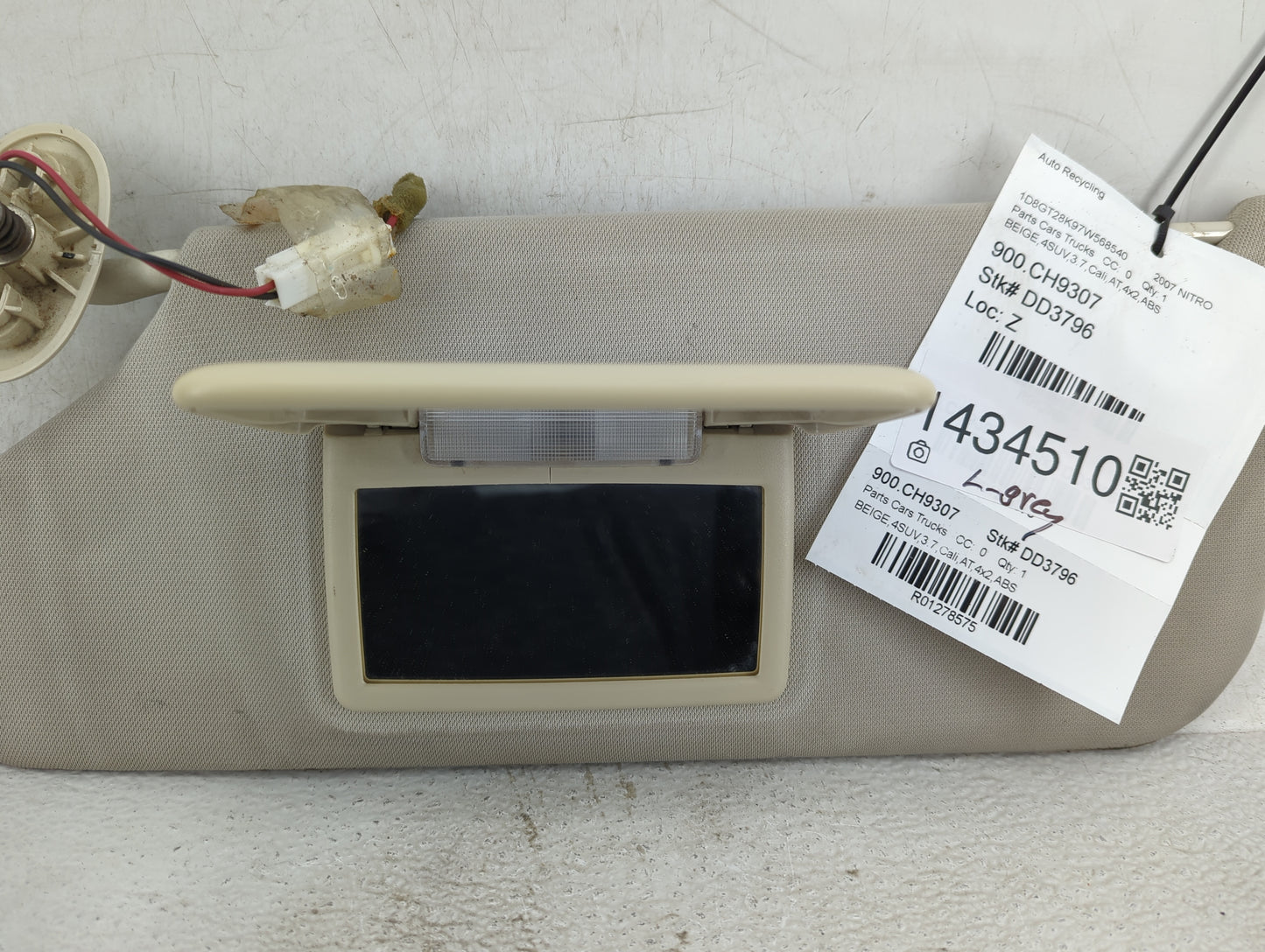 2007 Dodge Nitro Sun Visor Shade Replacement Passenger Right Mirror Fits OEM Used Auto Parts - Oemusedautoparts1.com