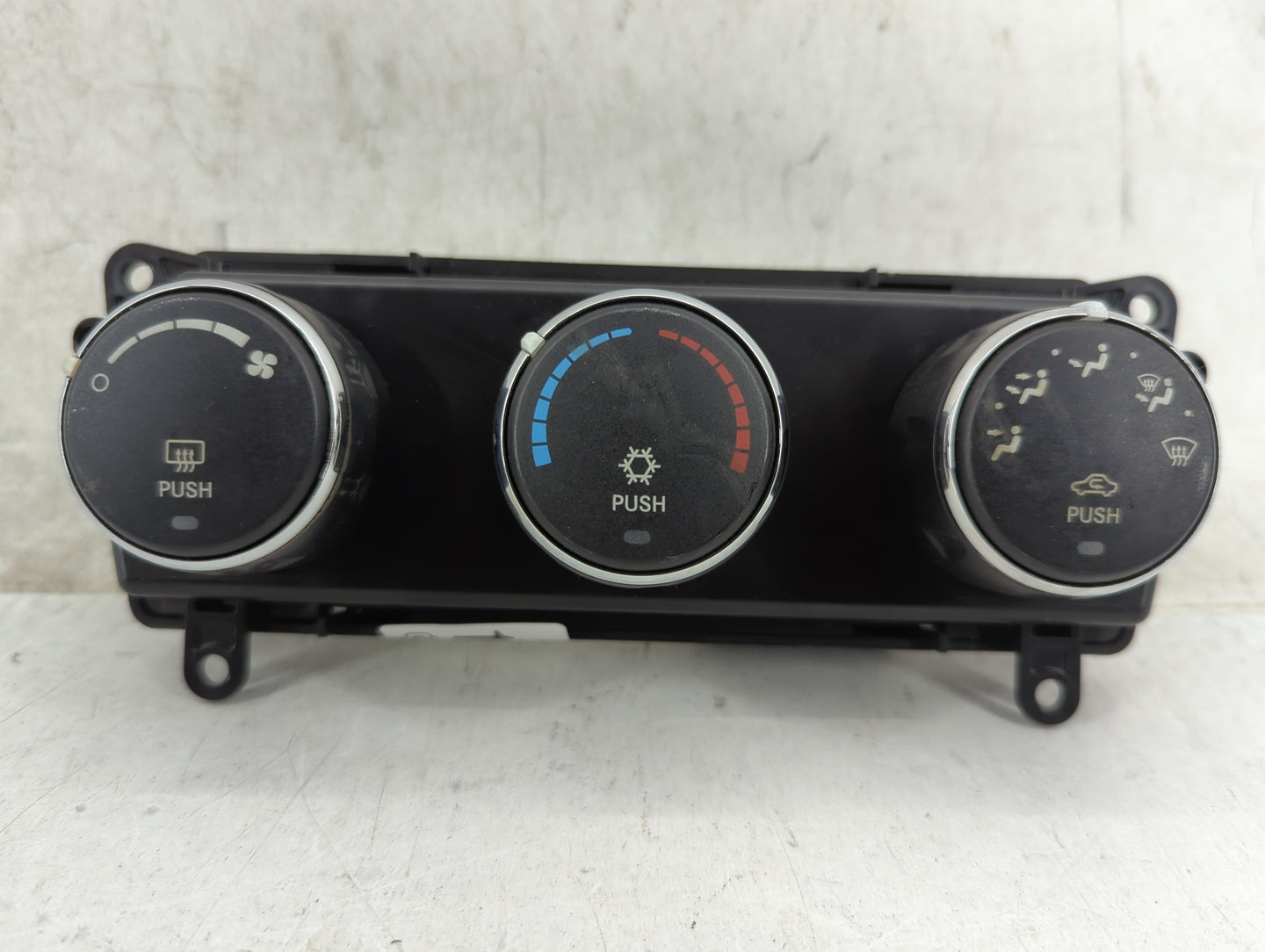 2007 Dodge Nitro Climate Control Module Temperature AC/Heater Replacement P/N:P55111802AG Fits OEM Used Auto Parts - Oemused