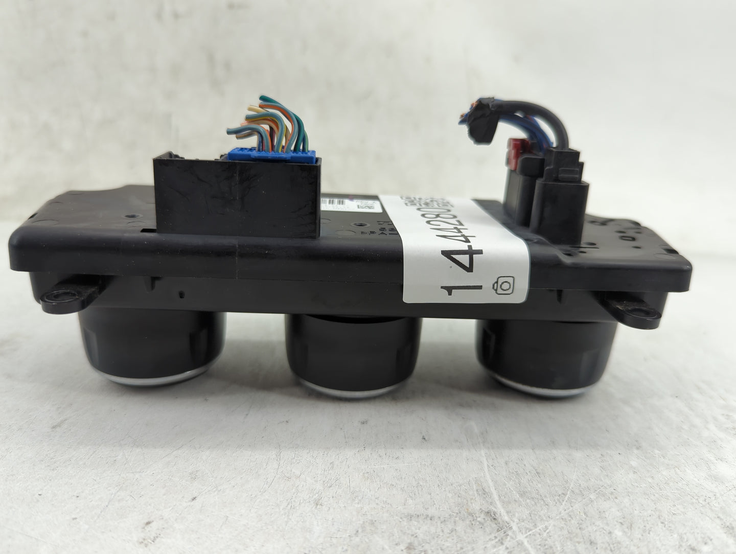 2007 Dodge Nitro Climate Control Module Temperature AC/Heater Replacement P/N:P55111802AG Fits OEM Used Auto Parts - Oemused