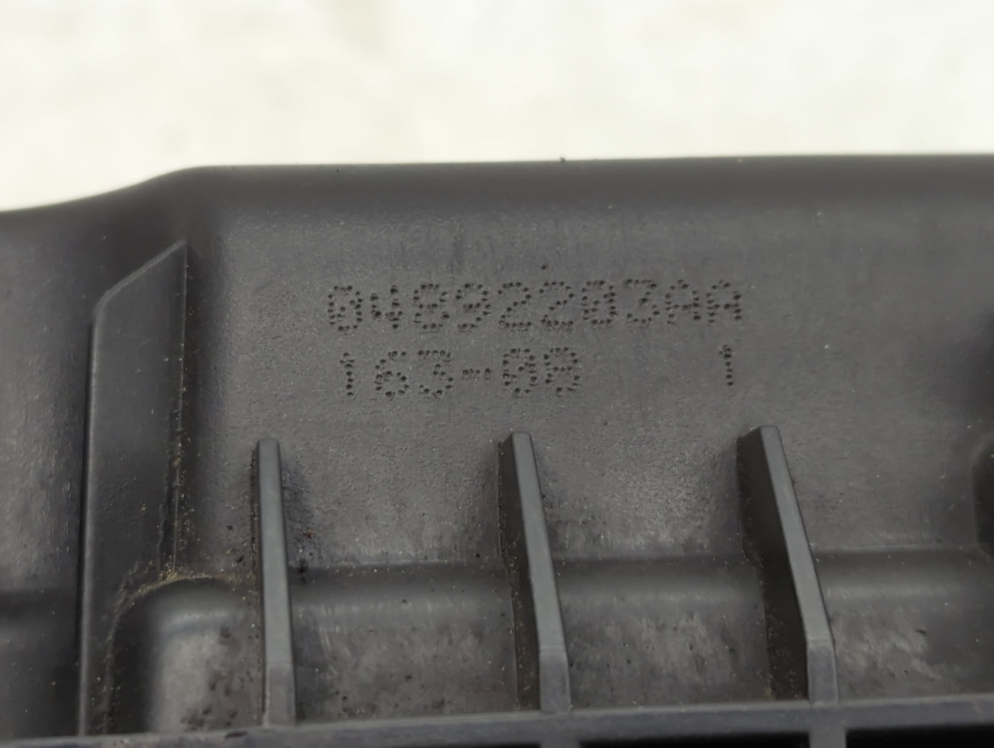 2007 Dodge Nitro Driver Left Cylinder Head Valve Cover P/N:04892203AA Fits OEM Used Auto Parts - Oemusedautoparts1.com