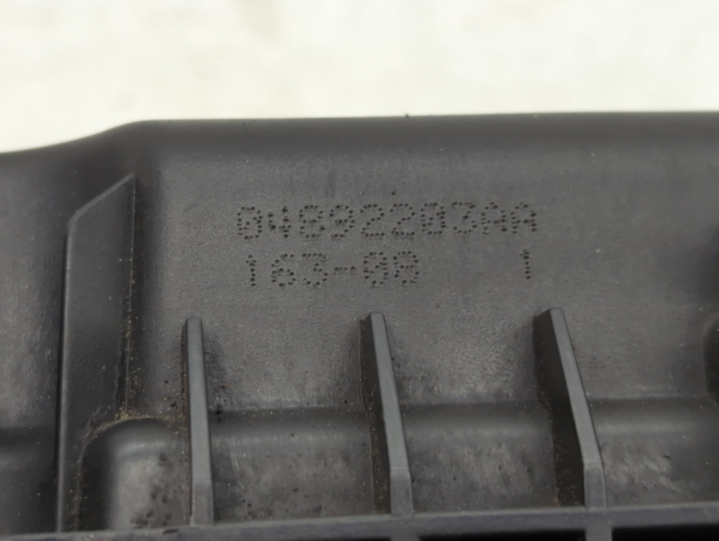 2007 Dodge Nitro Driver Left Cylinder Head Valve Cover P/N:04892203AA Fits OEM Used Auto Parts - Oemusedautoparts1.com