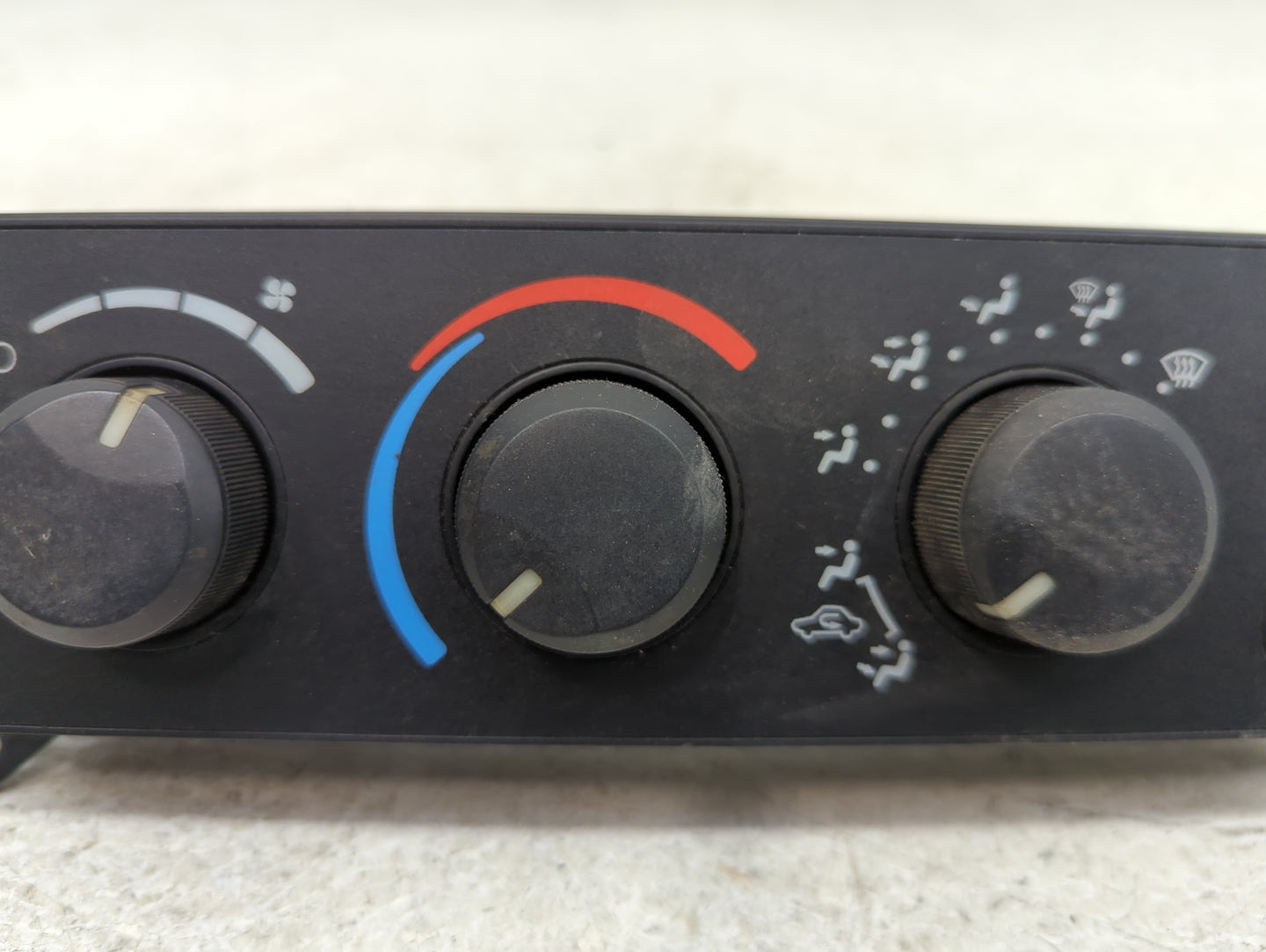 2006-2007 Dodge Ram 1500 Climate Control Module Temperature AC/Heater Replacement P/N:P55056755AB Fits Fits 2006 2007 2008 O