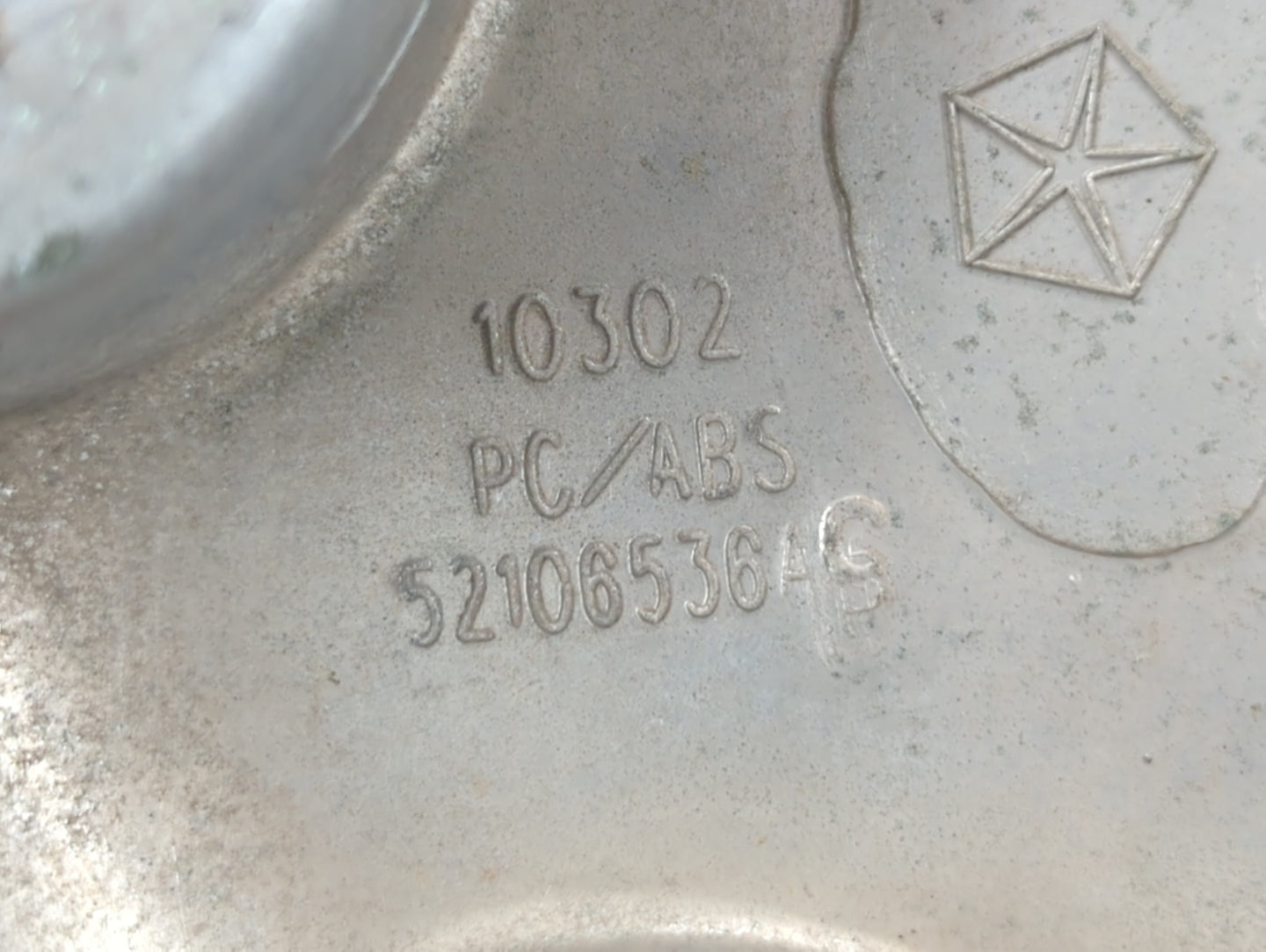 2007 Dodge Ram 1500 Rim Wheel Center Cap Silver - Oemusedautoparts1.com