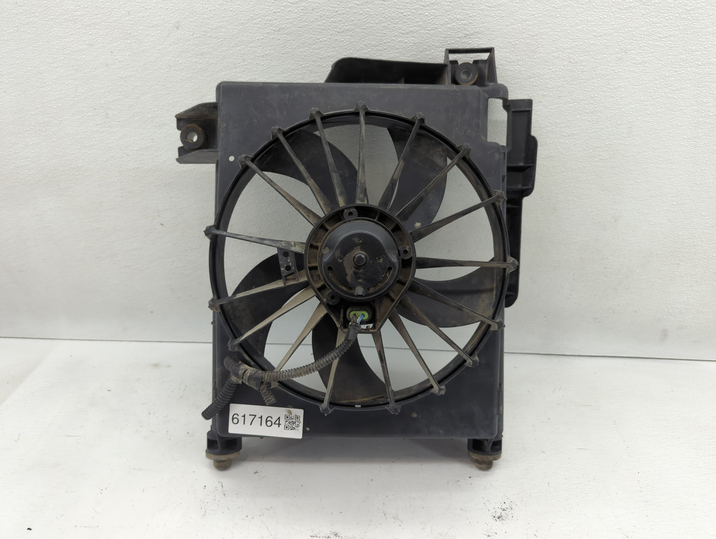 2007-2007 Dodge Ram 1500 Left Radiator Fan Motor Assembly - Oemusedautoparts1.com