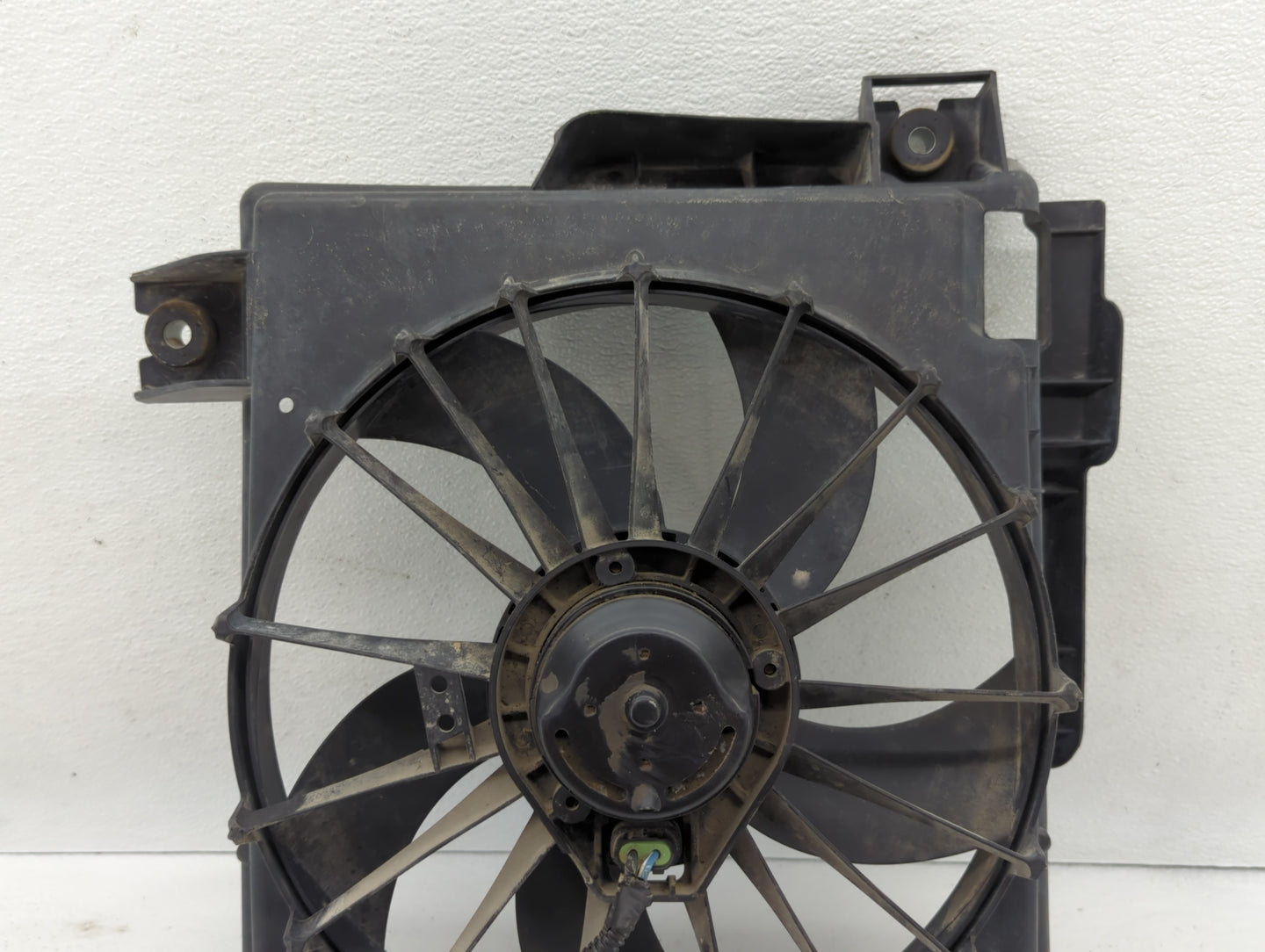 2007-2007 Dodge Ram 1500 Left Radiator Fan Motor Assembly - Oemusedautoparts1.com