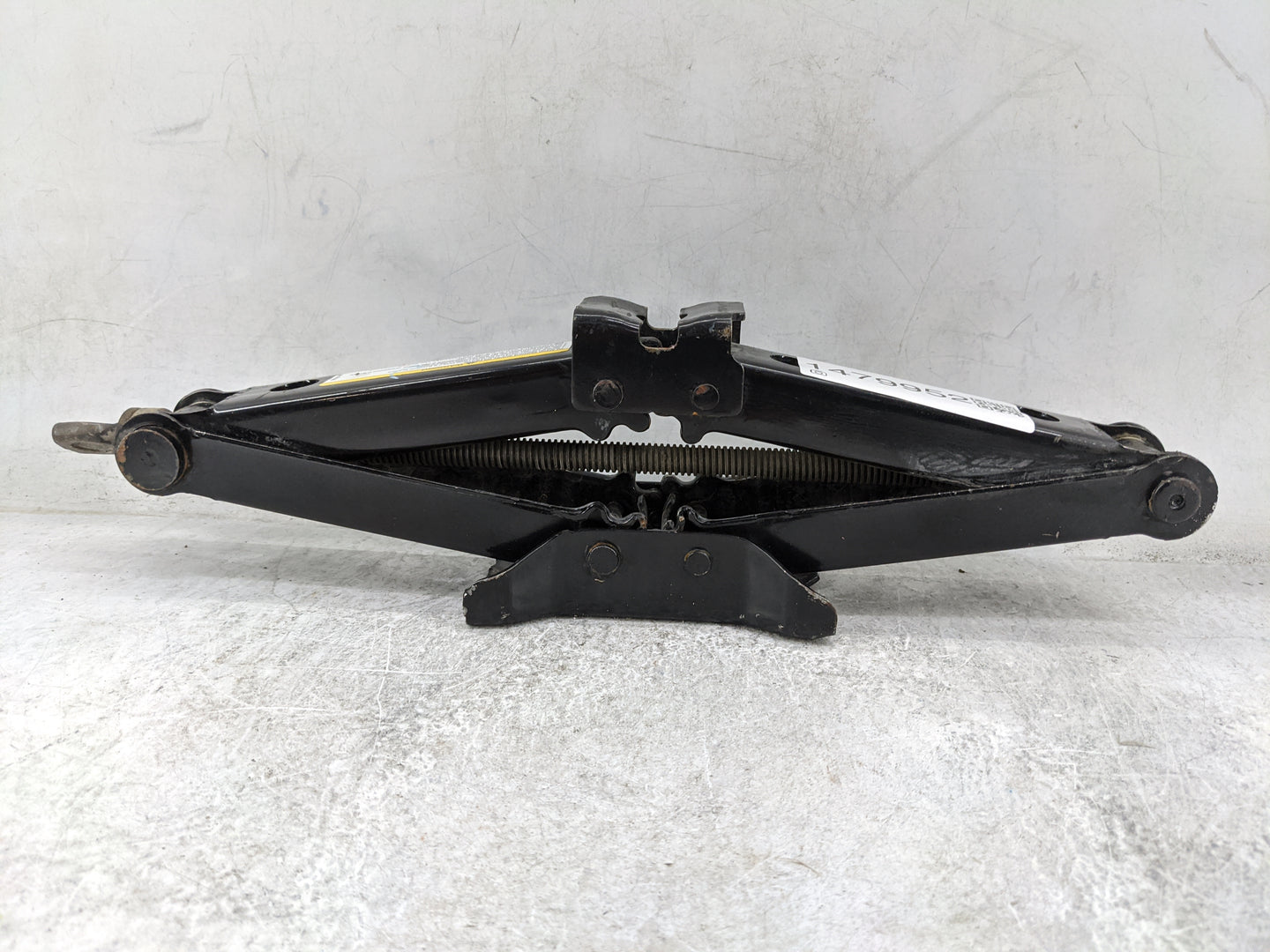 2007 Dodge Ram 1500 Spare Scissor Car Jack 1479952 - Oemusedautoparts1.com