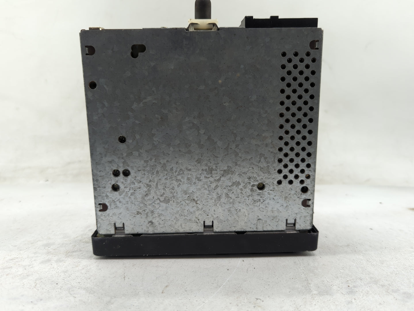 2001-2007 Ford Crown Victoria Radio AM FM Cd Player Receiver Replacement P/N:YW7F-19B132-AA DS147476 Fits OEM Used Auto Part