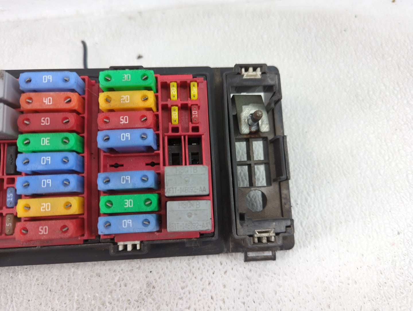 2005-2008 Ford E-150 Fusebox Fuse Box Panel Relay Module Fits Fits 2005 2006 2007 2008 OEM Used Auto Parts - Oemusedautopart