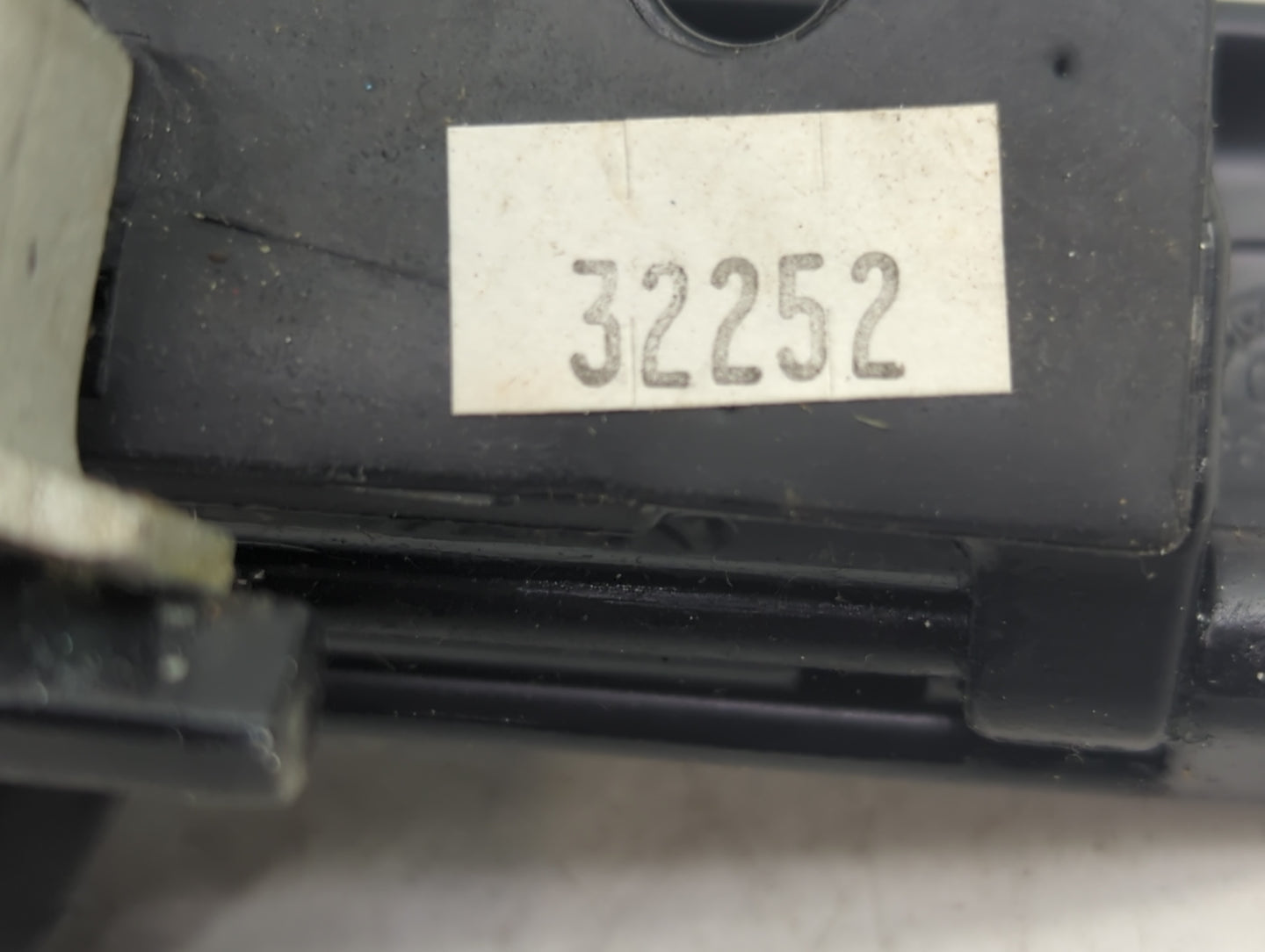 2002-2014 Ford E-150 Driver Front Left Door Handle Exterior Assembly 1416259 - Oemusedautoparts1.com