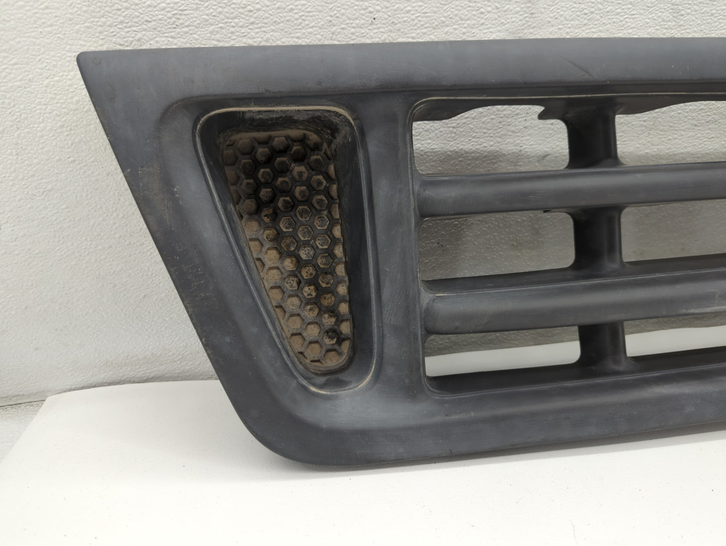 2007 Ford E-450 Super Duty Front Grille Bumper Not Included - Oemusedautoparts1.com