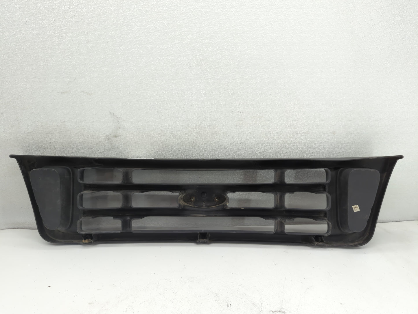 2007 Ford E-450 Super Duty Front Grille Bumper Not Included - Oemusedautoparts1.com