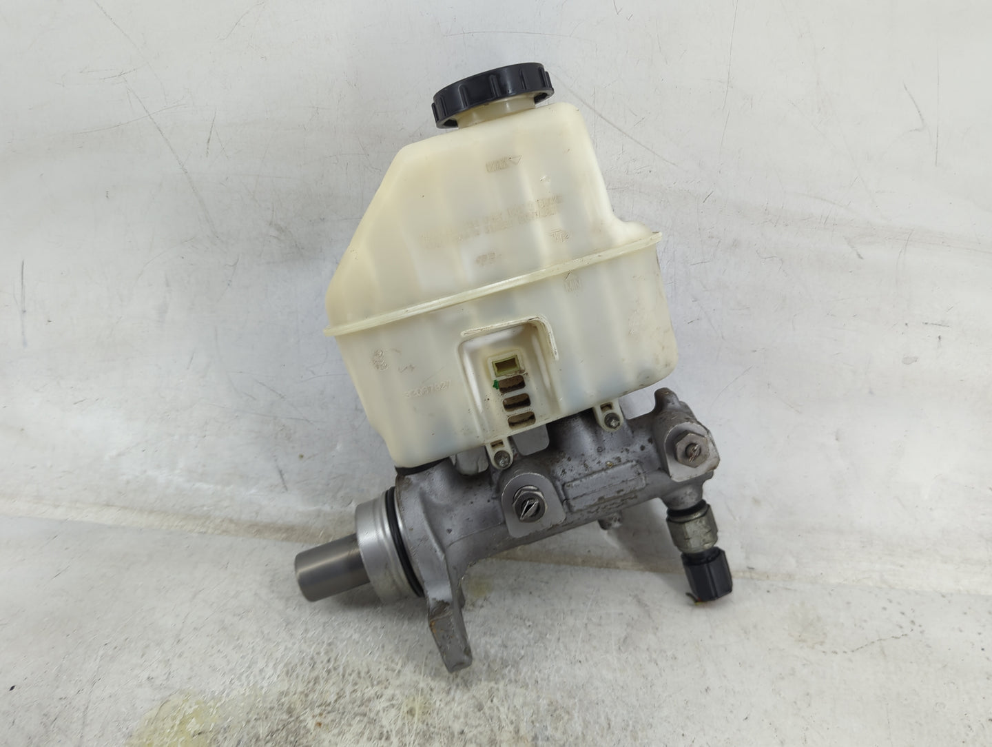 Ford E350 Brake Master Cylinder 1490784 - Oemusedautoparts1.com