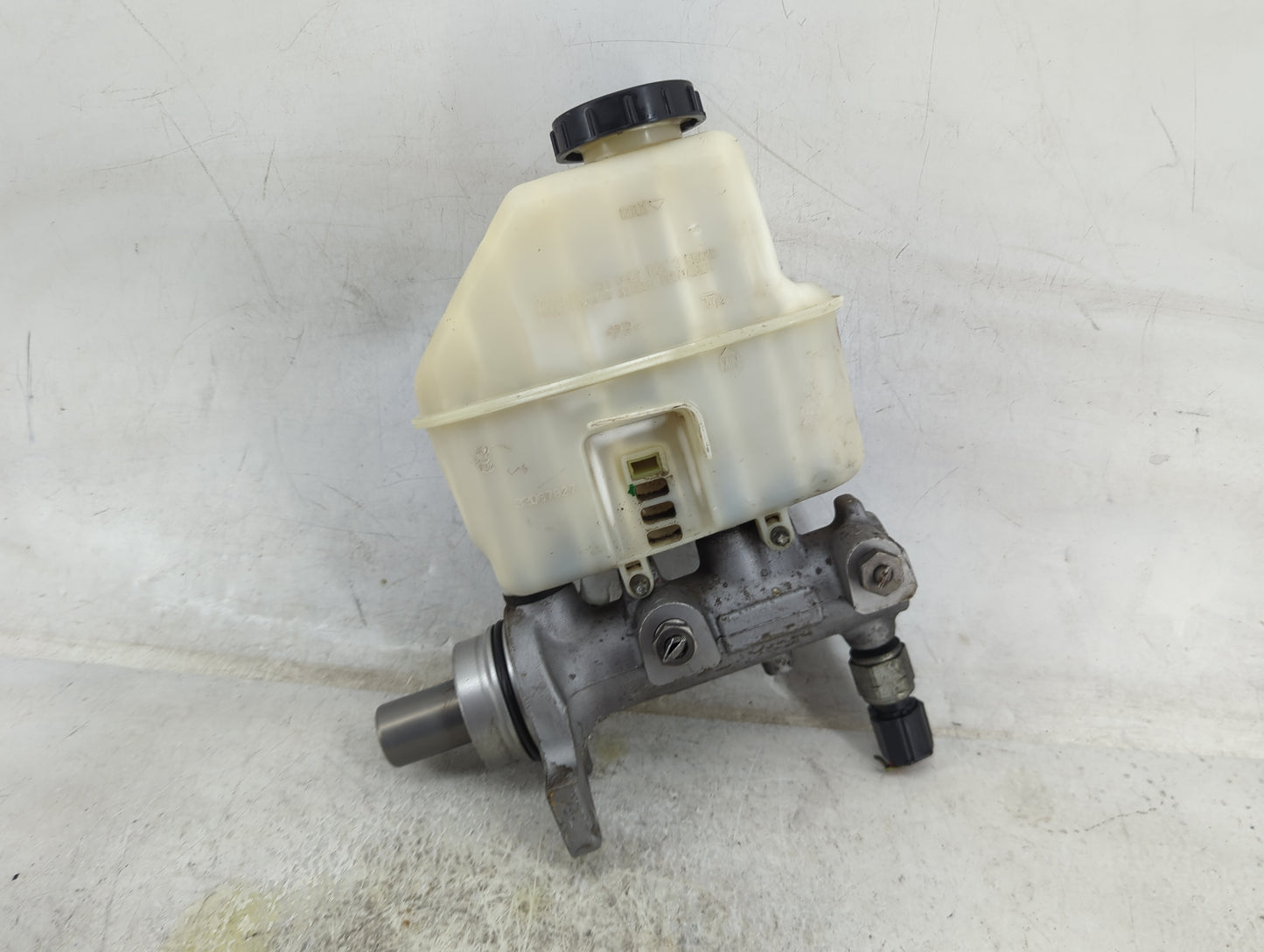 Ford E350 Brake Master Cylinder 1490784 - Oemusedautoparts1.com