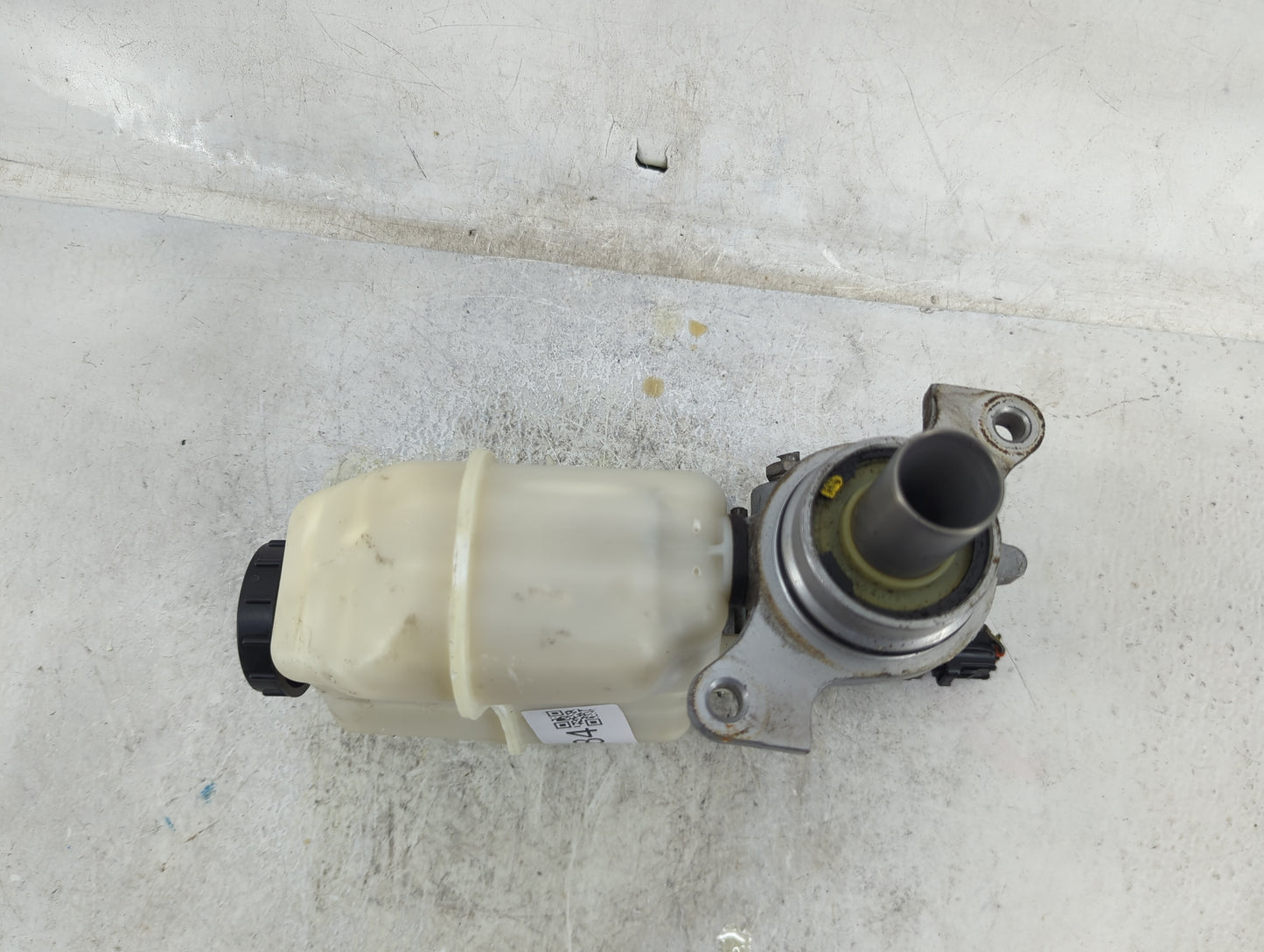 Ford E350 Brake Master Cylinder 1490784 - Oemusedautoparts1.com