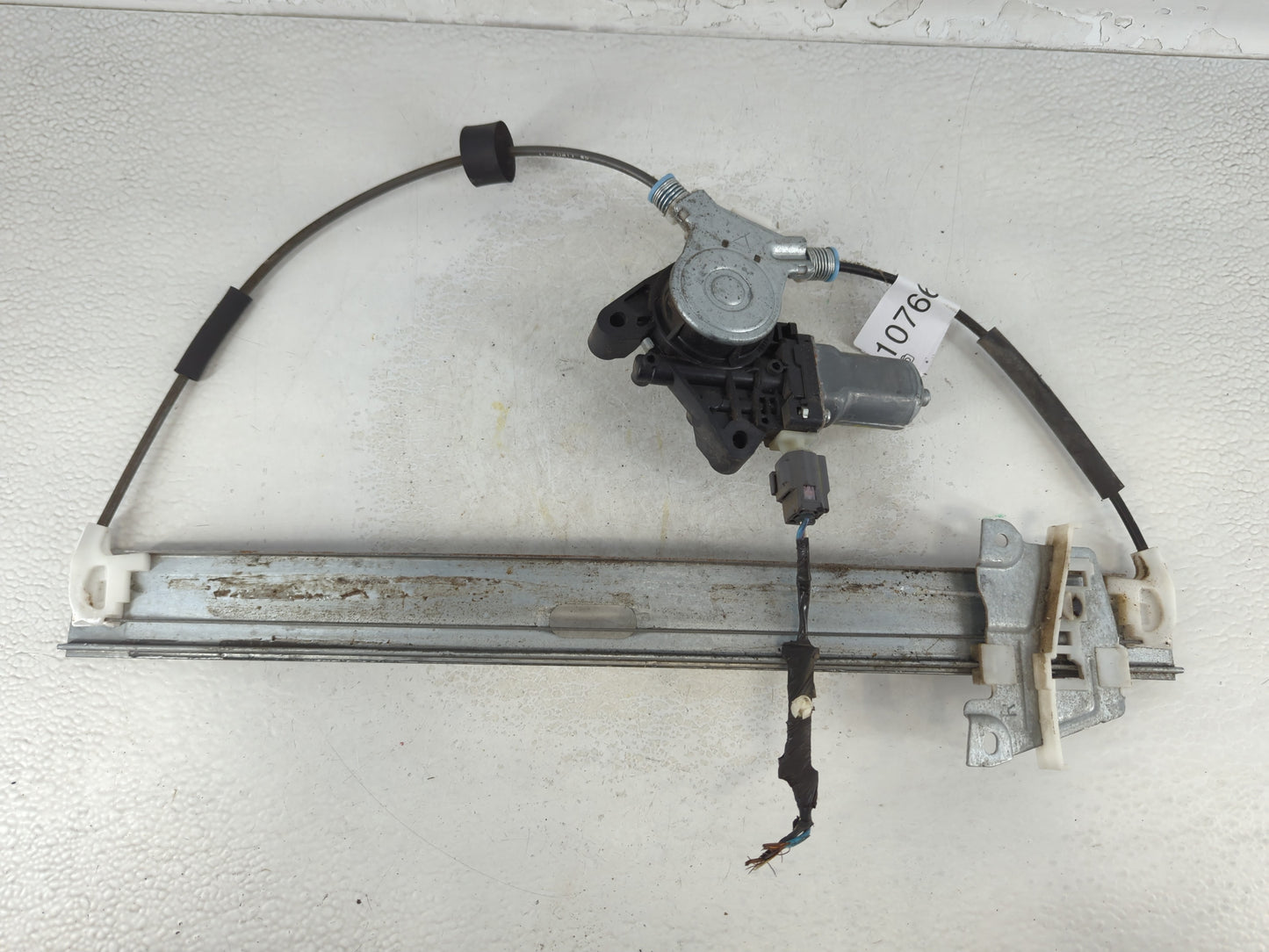 2001-2007 Ford Escape Window Regulator Passenger Front 1076697 - Oemusedautoparts1.com
