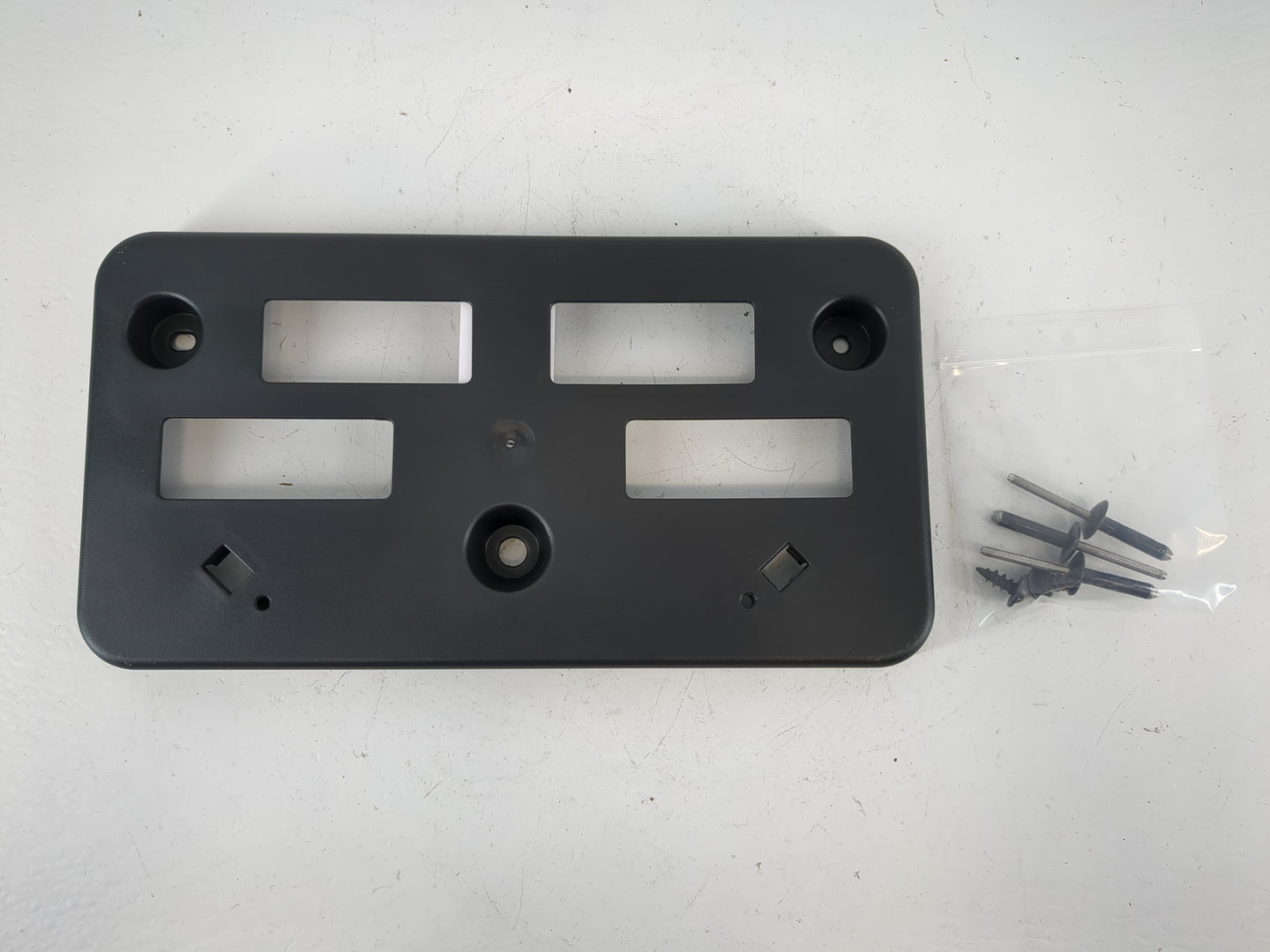 2007 Ford Escape Front License Plate Bracket - Oemusedautoparts1.com