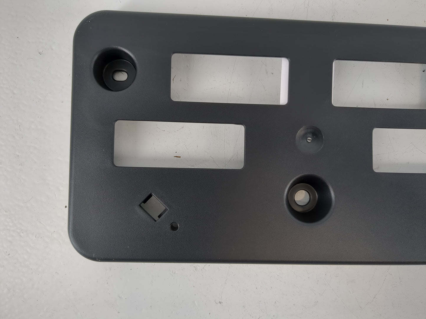 2007 Ford Escape Front License Plate Bracket - Oemusedautoparts1.com