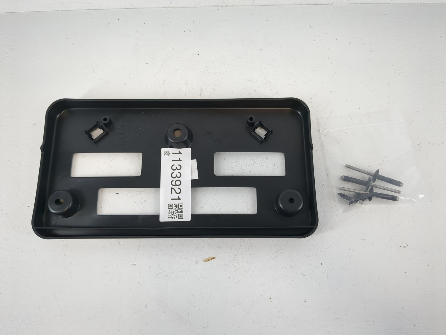2007 Ford Escape Front License Plate Bracket - Oemusedautoparts1.com